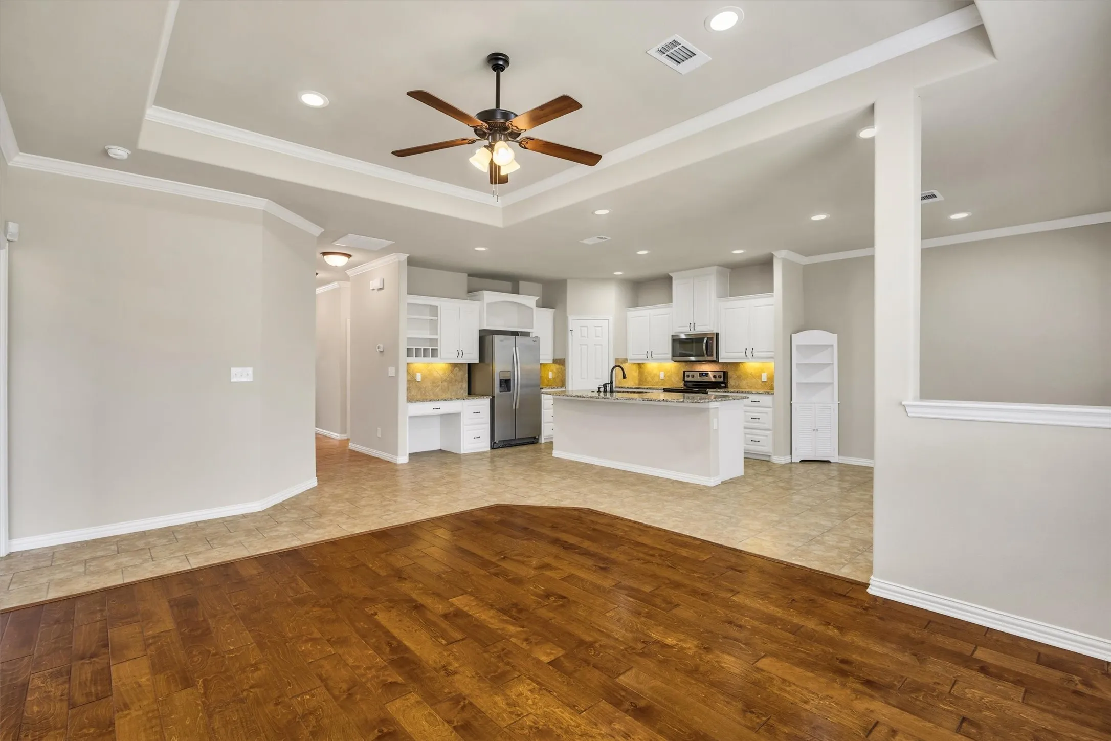 Single Family Residence For Sale in Ellis County , 112 Terra Verde Court, Waxahachie, Texas 75165, 2 Bedroom, 2 Bathroom, 2 Garage spaces, 1,607 Sqft, built in 2015, mls#21388783, Real Estate Agent in Waxahachie, Homes For Sale in Ellis county, Homes For Sale in Waxahachie, Realtor in Waxahachie Texas, Real Estate Brokerage Independent Realty Texas, Luminita Cordes Realtor