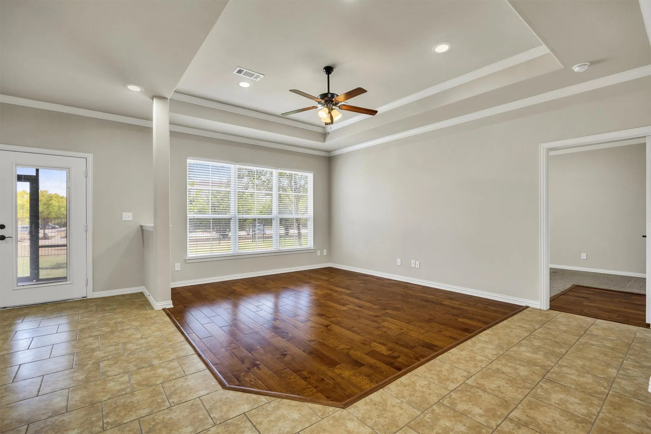 Single Family Residence For Sale in Ellis County , 112 Terra Verde Court, Waxahachie, Texas 75165, 2 Bedroom, 2 Bathroom, 2 Garage spaces, 1,607 Sqft, built in 2015, mls#21388783, Real Estate Agent in Waxahachie, Homes For Sale in Ellis county, Homes For Sale in Waxahachie, Realtor in Waxahachie Texas, Real Estate Brokerage Independent Realty Texas, Luminita Cordes Realtor
