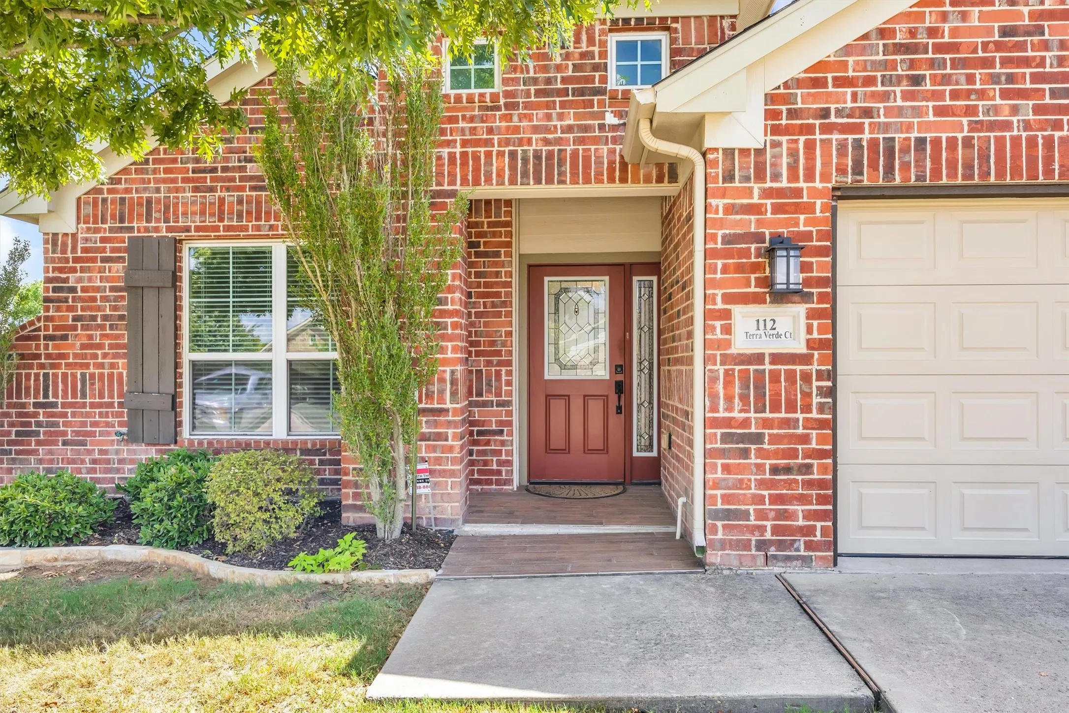 Single Family Residence For Sale in Ellis County , 112 Terra Verde Court, Waxahachie, Texas 75165, 2 Bedroom, 2 Bathroom, 2 Garage spaces, 1,607 Sqft, built in 2015, mls#21388783, Real Estate Agent in Waxahachie, Homes For Sale in Ellis county, Homes For Sale in Waxahachie, Realtor in Waxahachie Texas, Real Estate Brokerage Independent Realty Texas, Luminita Cordes Realtor