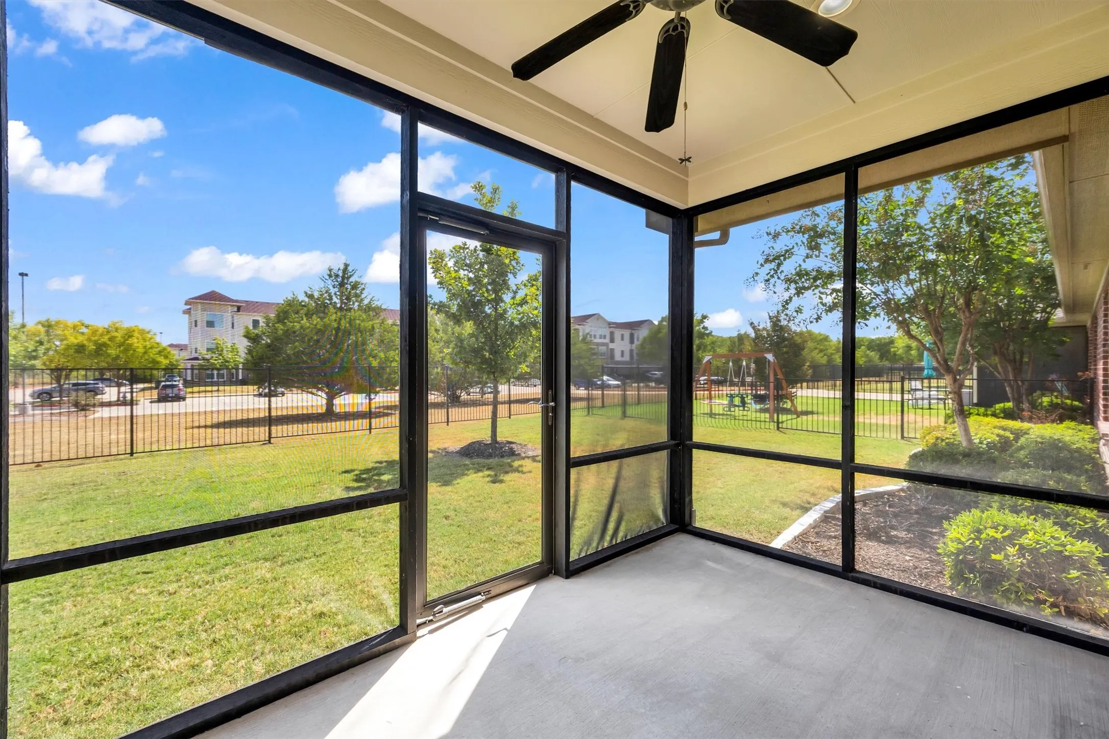 Single Family Residence For Sale in Ellis County , 112 Terra Verde Court, Waxahachie, Texas 75165, 2 Bedroom, 2 Bathroom, 2 Garage spaces, 1,607 Sqft, built in 2015, mls#21388783, Real Estate Agent in Waxahachie, Homes For Sale in Ellis county, Homes For Sale in Waxahachie, Realtor in Waxahachie Texas, Real Estate Brokerage Independent Realty Texas, Luminita Cordes Realtor