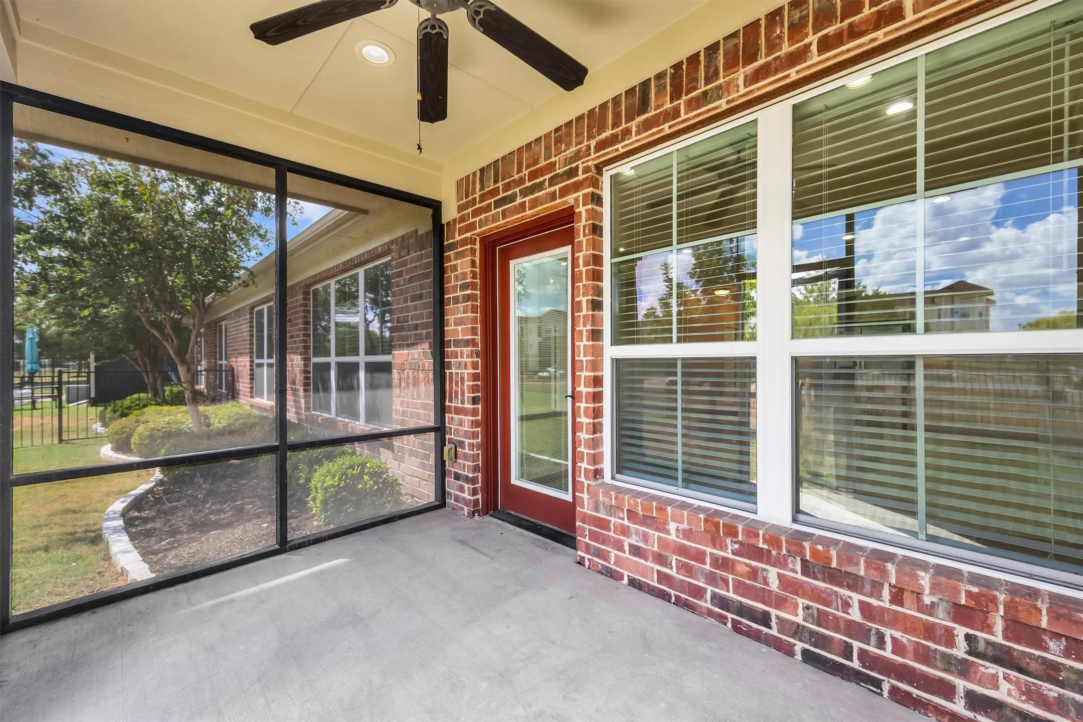 Single Family Residence For Sale in Ellis County , 112 Terra Verde Court, Waxahachie, Texas 75165, 2 Bedroom, 2 Bathroom, 2 Garage spaces, 1,607 Sqft, built in 2015, mls#21388783, Real Estate Agent in Waxahachie, Homes For Sale in Ellis county, Homes For Sale in Waxahachie, Realtor in Waxahachie Texas, Real Estate Brokerage Independent Realty Texas, Luminita Cordes Realtor