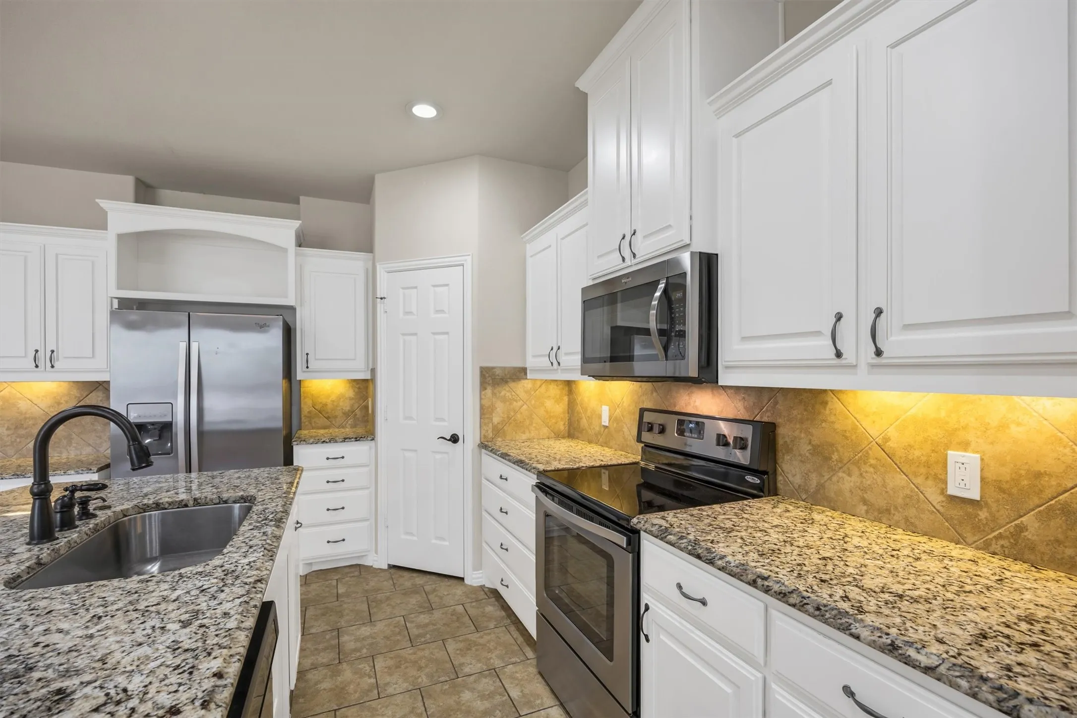 Single Family Residence For Sale in Ellis County , 112 Terra Verde Court, Waxahachie, Texas 75165, 2 Bedroom, 2 Bathroom, 2 Garage spaces, 1,607 Sqft, built in 2015, mls#21388783, Real Estate Agent in Waxahachie, Homes For Sale in Ellis county, Homes For Sale in Waxahachie, Realtor in Waxahachie Texas, Real Estate Brokerage Independent Realty Texas, Luminita Cordes Realtor