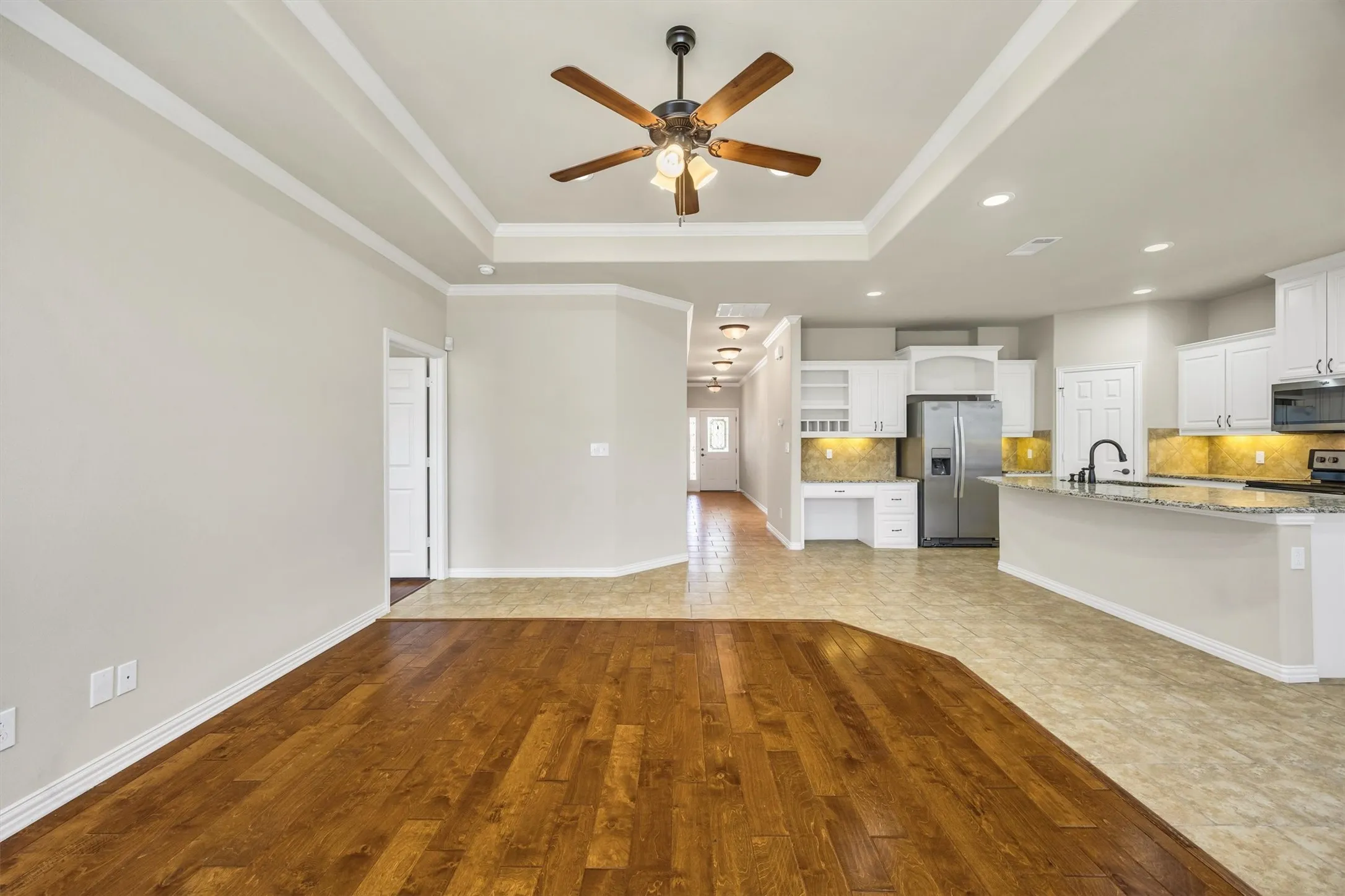 Single Family Residence For Sale in Ellis County , 112 Terra Verde Court, Waxahachie, Texas 75165, 2 Bedroom, 2 Bathroom, 2 Garage spaces, 1,607 Sqft, built in 2015, mls#21388783, Real Estate Agent in Waxahachie, Homes For Sale in Ellis county, Homes For Sale in Waxahachie, Realtor in Waxahachie Texas, Real Estate Brokerage Independent Realty Texas, Luminita Cordes Realtor