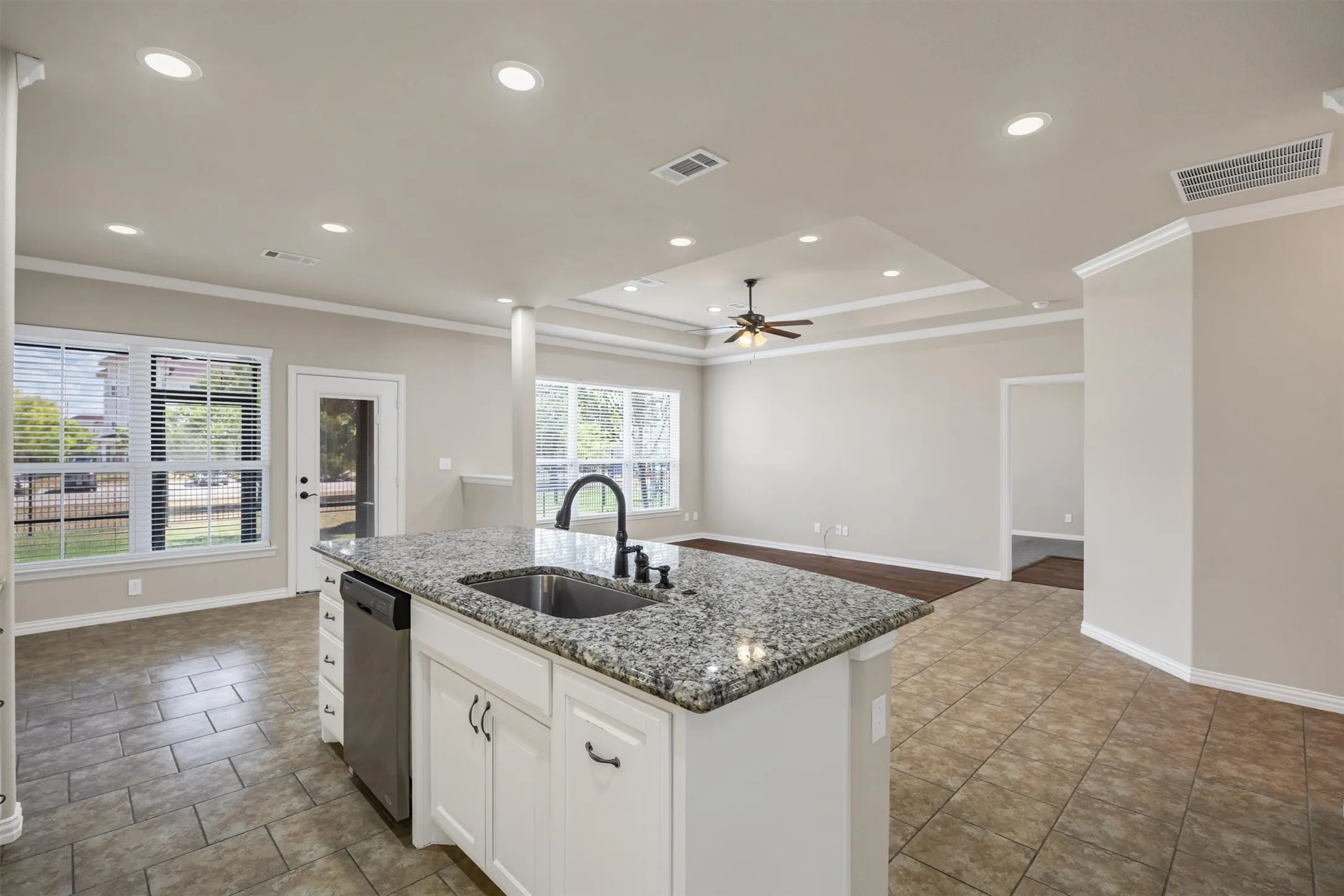 Single Family Residence For Sale in Ellis County , 112 Terra Verde Court, Waxahachie, Texas 75165, 2 Bedroom, 2 Bathroom, 2 Garage spaces, 1,607 Sqft, built in 2015, mls#21388783, Real Estate Agent in Waxahachie, Homes For Sale in Ellis county, Homes For Sale in Waxahachie, Realtor in Waxahachie Texas, Real Estate Brokerage Independent Realty Texas, Luminita Cordes Realtor