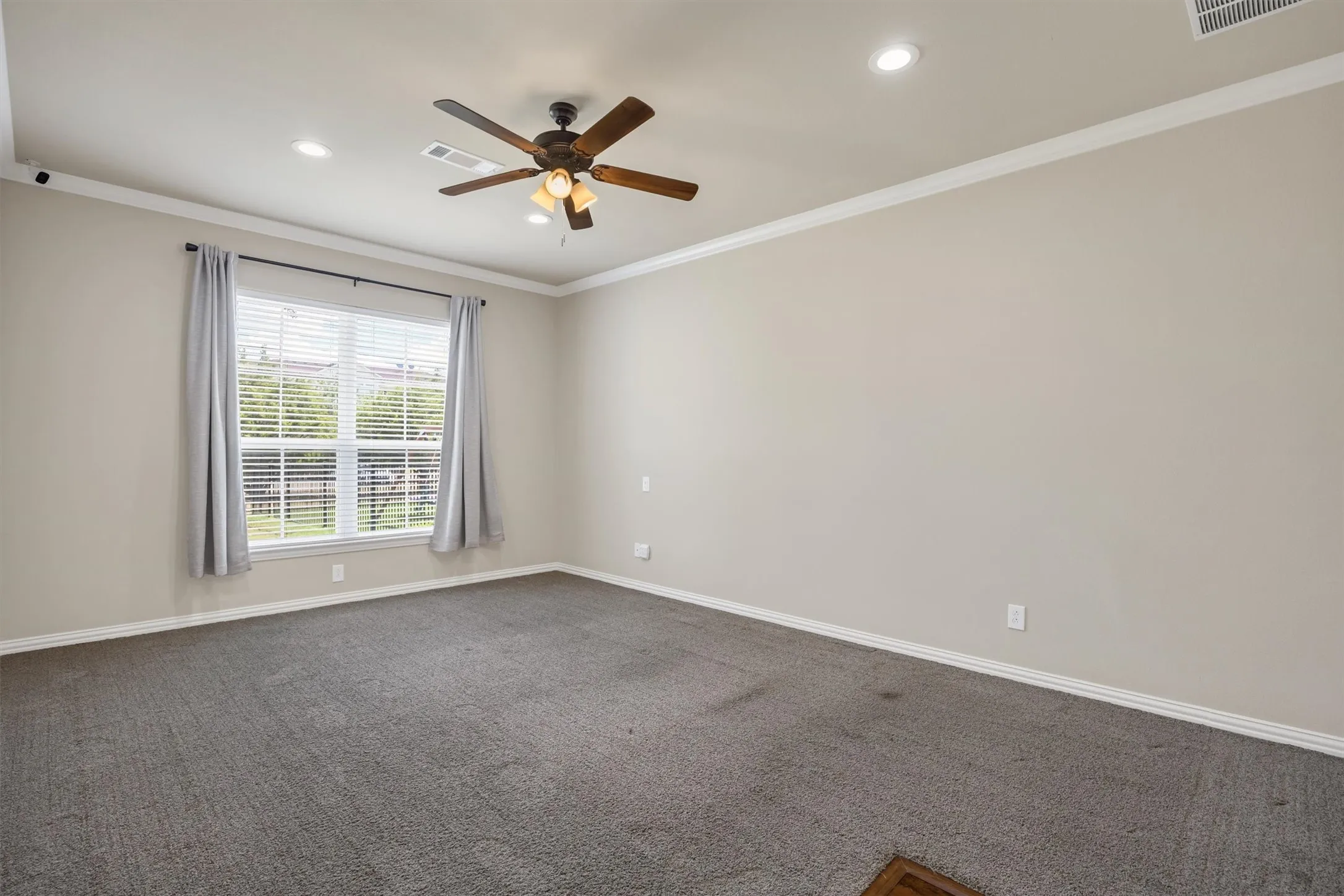 Single Family Residence For Sale in Ellis County , 112 Terra Verde Court, Waxahachie, Texas 75165, 2 Bedroom, 2 Bathroom, 2 Garage spaces, 1,607 Sqft, built in 2015, mls#21388783, Real Estate Agent in Waxahachie, Homes For Sale in Ellis county, Homes For Sale in Waxahachie, Realtor in Waxahachie Texas, Real Estate Brokerage Independent Realty Texas, Luminita Cordes Realtor