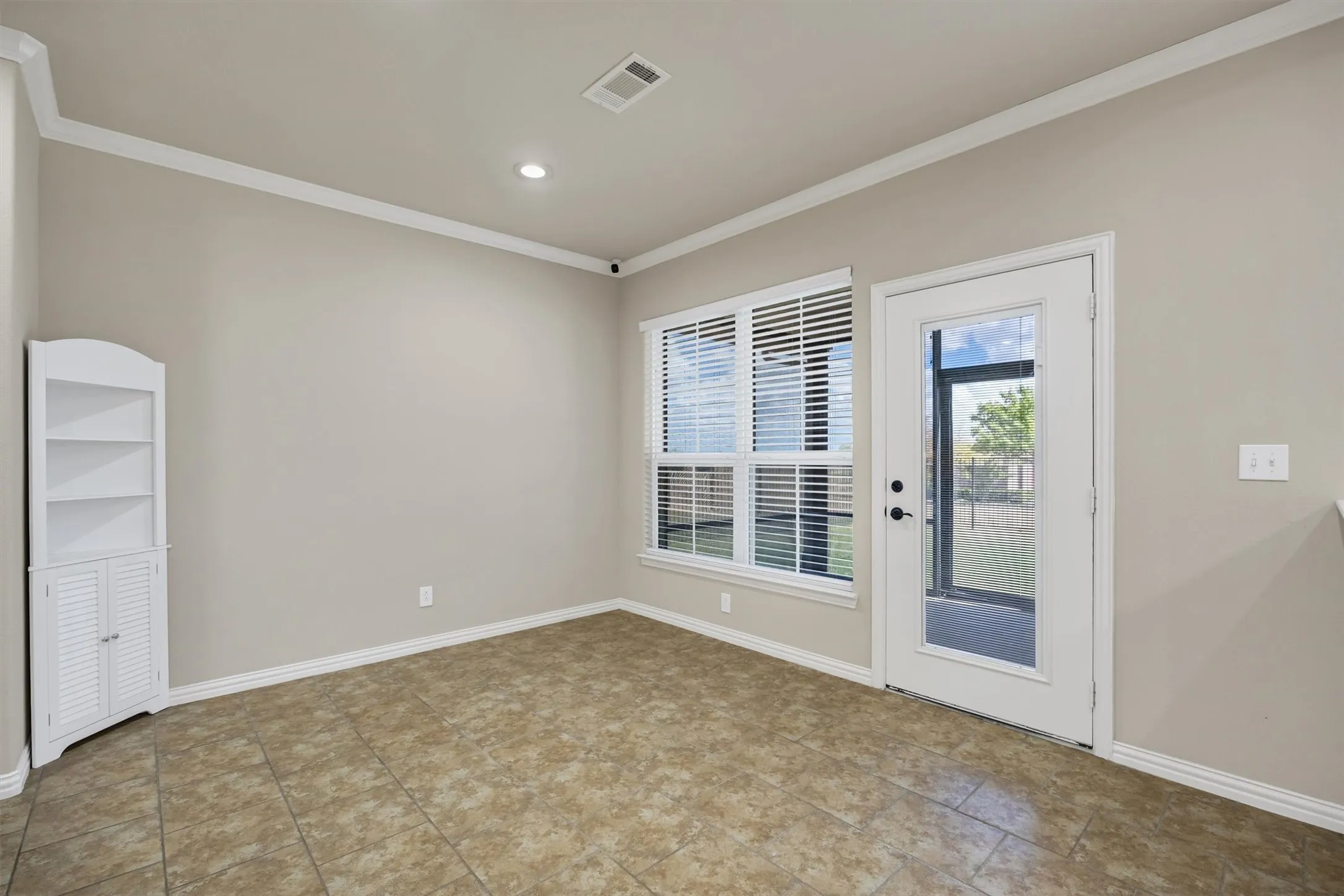 Single Family Residence For Sale in Ellis County , 112 Terra Verde Court, Waxahachie, Texas 75165, 2 Bedroom, 2 Bathroom, 2 Garage spaces, 1,607 Sqft, built in 2015, mls#21388783, Real Estate Agent in Waxahachie, Homes For Sale in Ellis county, Homes For Sale in Waxahachie, Realtor in Waxahachie Texas, Real Estate Brokerage Independent Realty Texas, Luminita Cordes Realtor