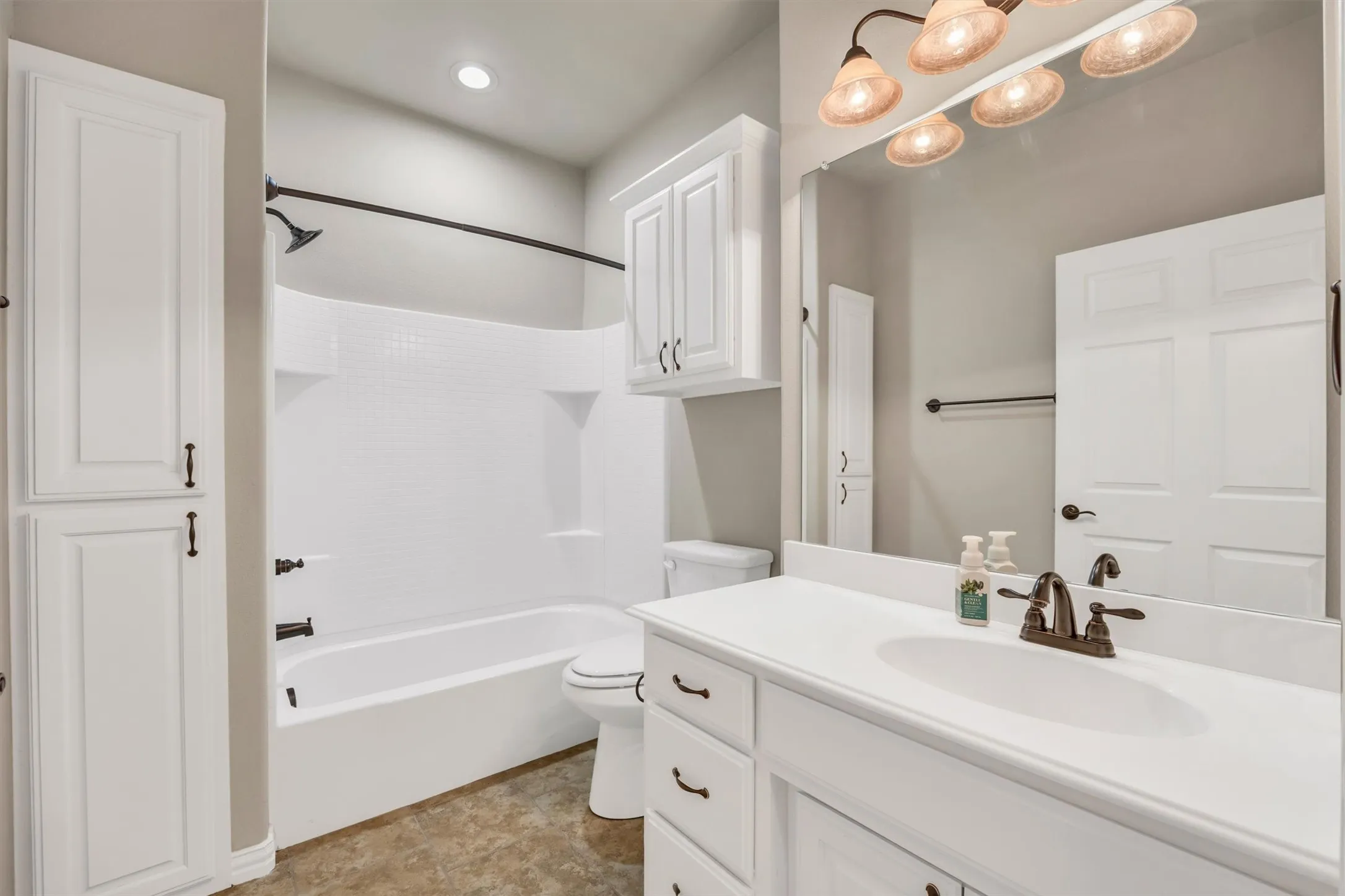Single Family Residence For Sale in Ellis County , 112 Terra Verde Court, Waxahachie, Texas 75165, 2 Bedroom, 2 Bathroom, 2 Garage spaces, 1,607 Sqft, built in 2015, mls#21388783, Real Estate Agent in Waxahachie, Homes For Sale in Ellis county, Homes For Sale in Waxahachie, Realtor in Waxahachie Texas, Real Estate Brokerage Independent Realty Texas, Luminita Cordes Realtor