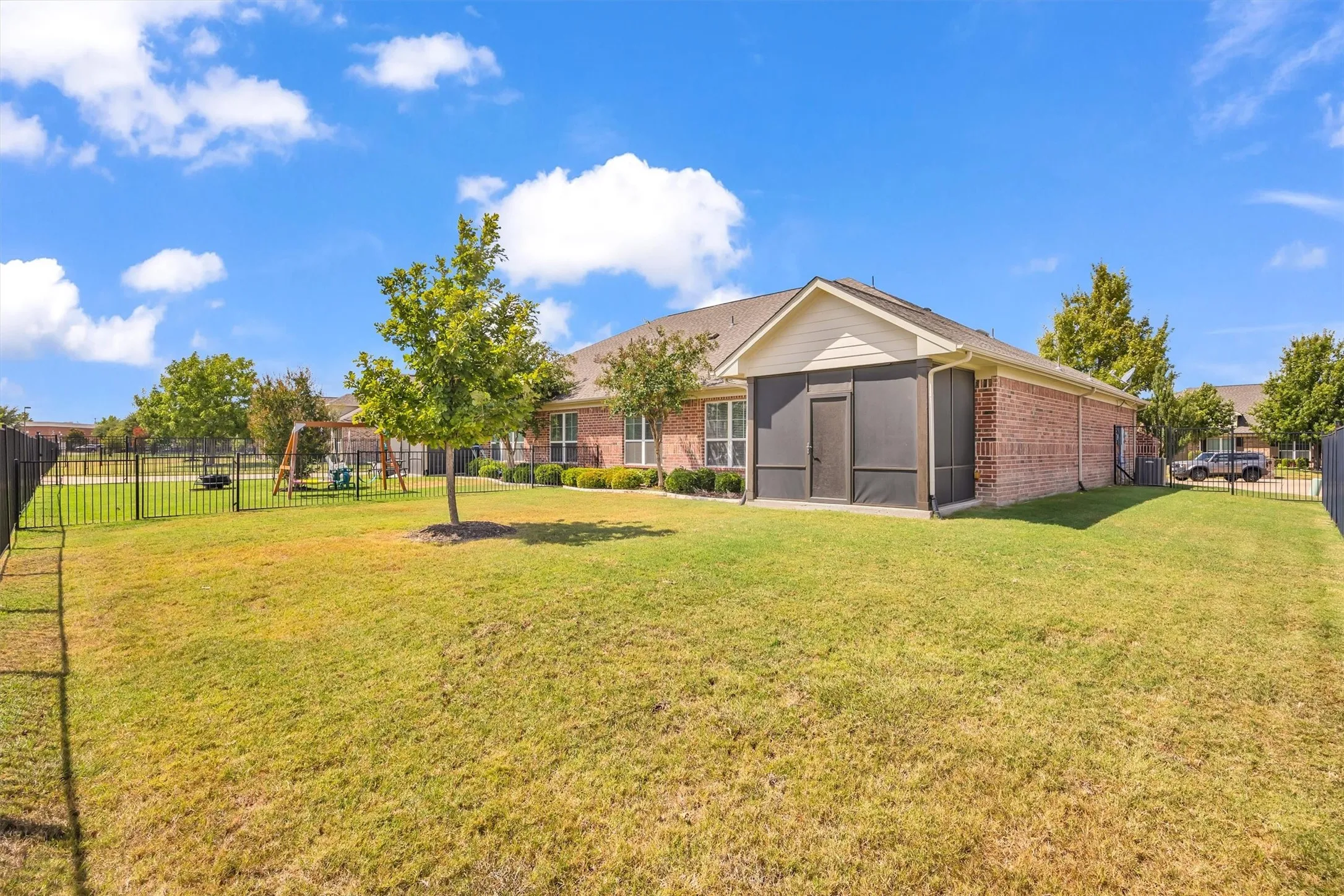 Single Family Residence For Sale in Ellis County , 112 Terra Verde Court, Waxahachie, Texas 75165, 2 Bedroom, 2 Bathroom, 2 Garage spaces, 1,607 Sqft, built in 2015, mls#21388783, Real Estate Agent in Waxahachie, Homes For Sale in Ellis county, Homes For Sale in Waxahachie, Realtor in Waxahachie Texas, Real Estate Brokerage Independent Realty Texas, Luminita Cordes Realtor