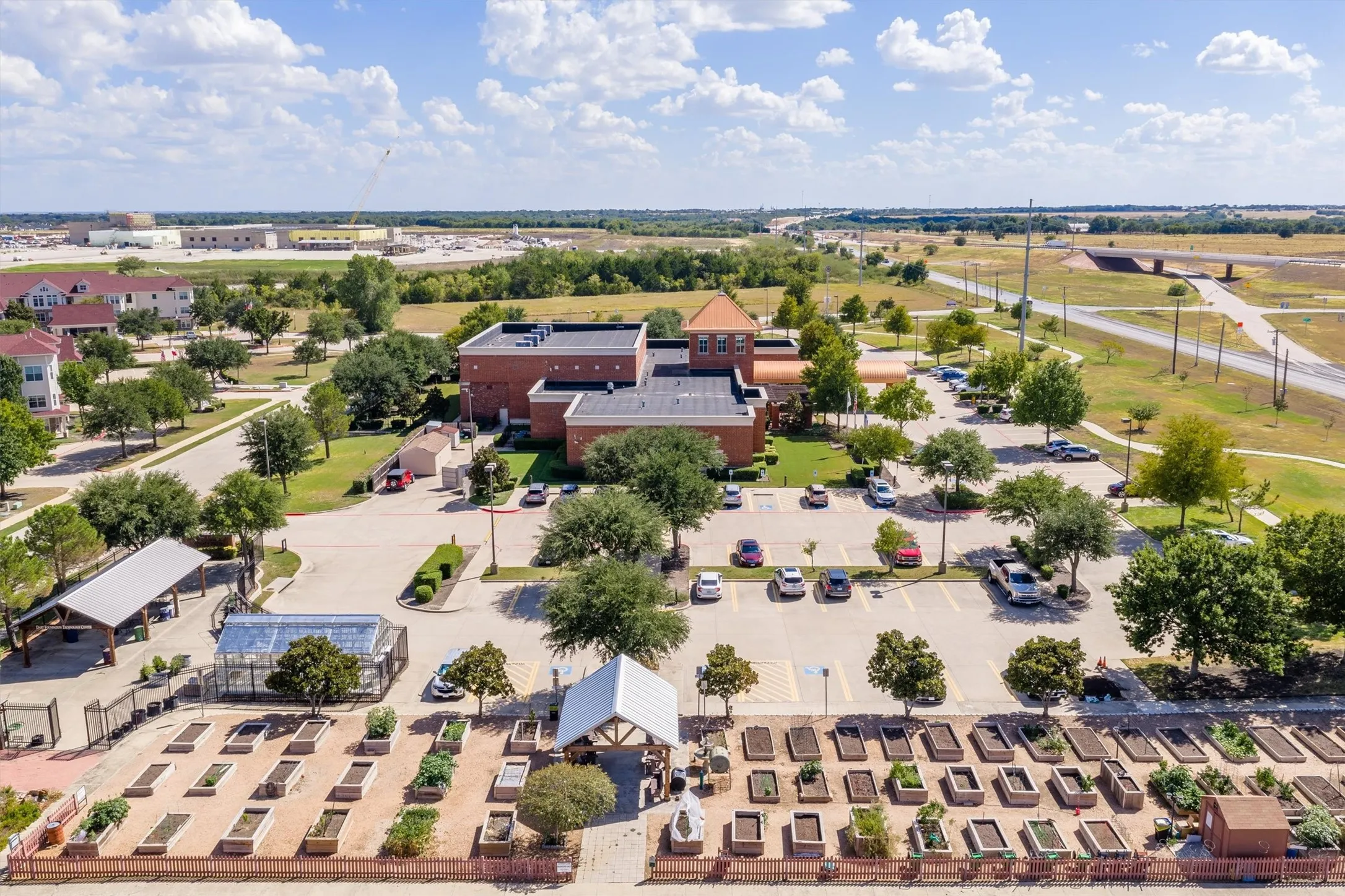 Single Family Residence For Sale in Ellis County , 112 Terra Verde Court, Waxahachie, Texas 75165, 2 Bedroom, 2 Bathroom, 2 Garage spaces, 1,607 Sqft, built in 2015, mls#21388783, Real Estate Agent in Waxahachie, Homes For Sale in Ellis county, Homes For Sale in Waxahachie, Realtor in Waxahachie Texas, Real Estate Brokerage Independent Realty Texas, Luminita Cordes Realtor