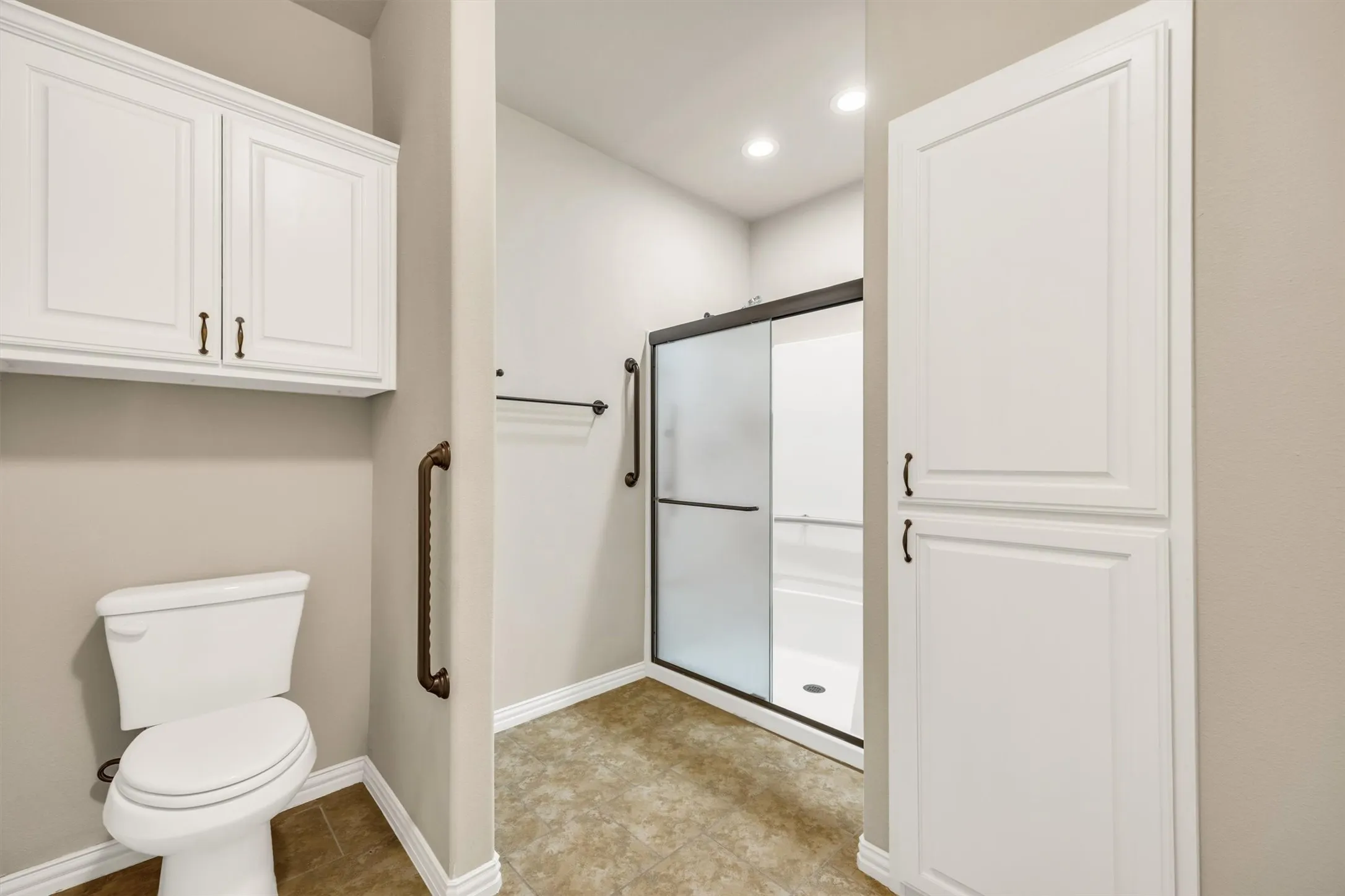 Single Family Residence For Sale in Ellis County , 112 Terra Verde Court, Waxahachie, Texas 75165, 2 Bedroom, 2 Bathroom, 2 Garage spaces, 1,607 Sqft, built in 2015, mls#21388783, Real Estate Agent in Waxahachie, Homes For Sale in Ellis county, Homes For Sale in Waxahachie, Realtor in Waxahachie Texas, Real Estate Brokerage Independent Realty Texas, Luminita Cordes Realtor