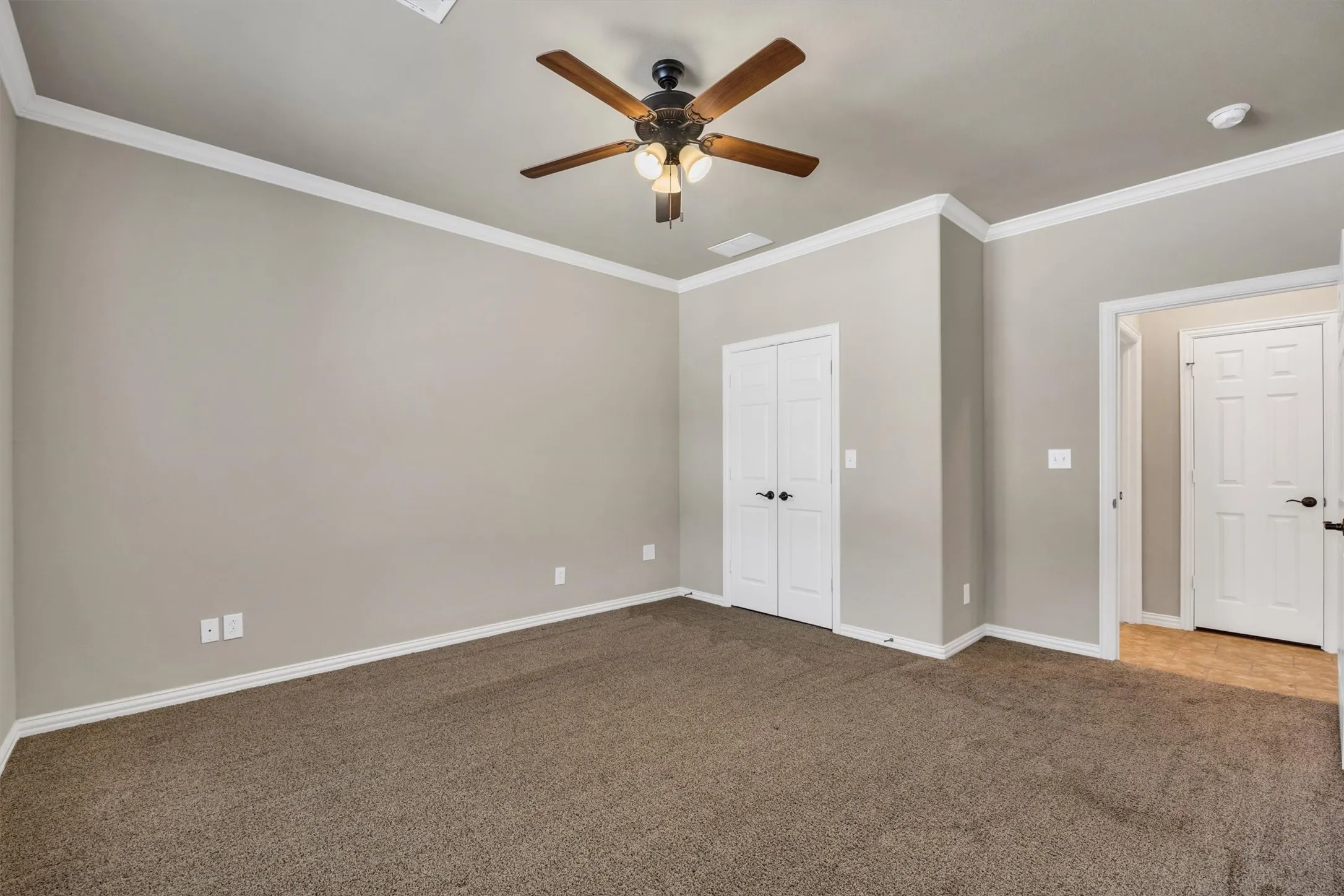 Single Family Residence For Sale in Ellis County , 112 Terra Verde Court, Waxahachie, Texas 75165, 2 Bedroom, 2 Bathroom, 2 Garage spaces, 1,607 Sqft, built in 2015, mls#21388783, Real Estate Agent in Waxahachie, Homes For Sale in Ellis county, Homes For Sale in Waxahachie, Realtor in Waxahachie Texas, Real Estate Brokerage Independent Realty Texas, Luminita Cordes Realtor