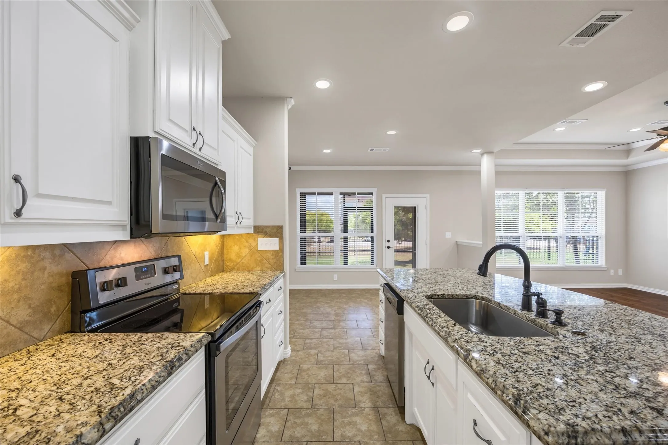 Single Family Residence For Sale in Ellis County , 112 Terra Verde Court, Waxahachie, Texas 75165, 2 Bedroom, 2 Bathroom, 2 Garage spaces, 1,607 Sqft, built in 2015, mls#21388783, Real Estate Agent in Waxahachie, Homes For Sale in Ellis county, Homes For Sale in Waxahachie, Realtor in Waxahachie Texas, Real Estate Brokerage Independent Realty Texas, Luminita Cordes Realtor