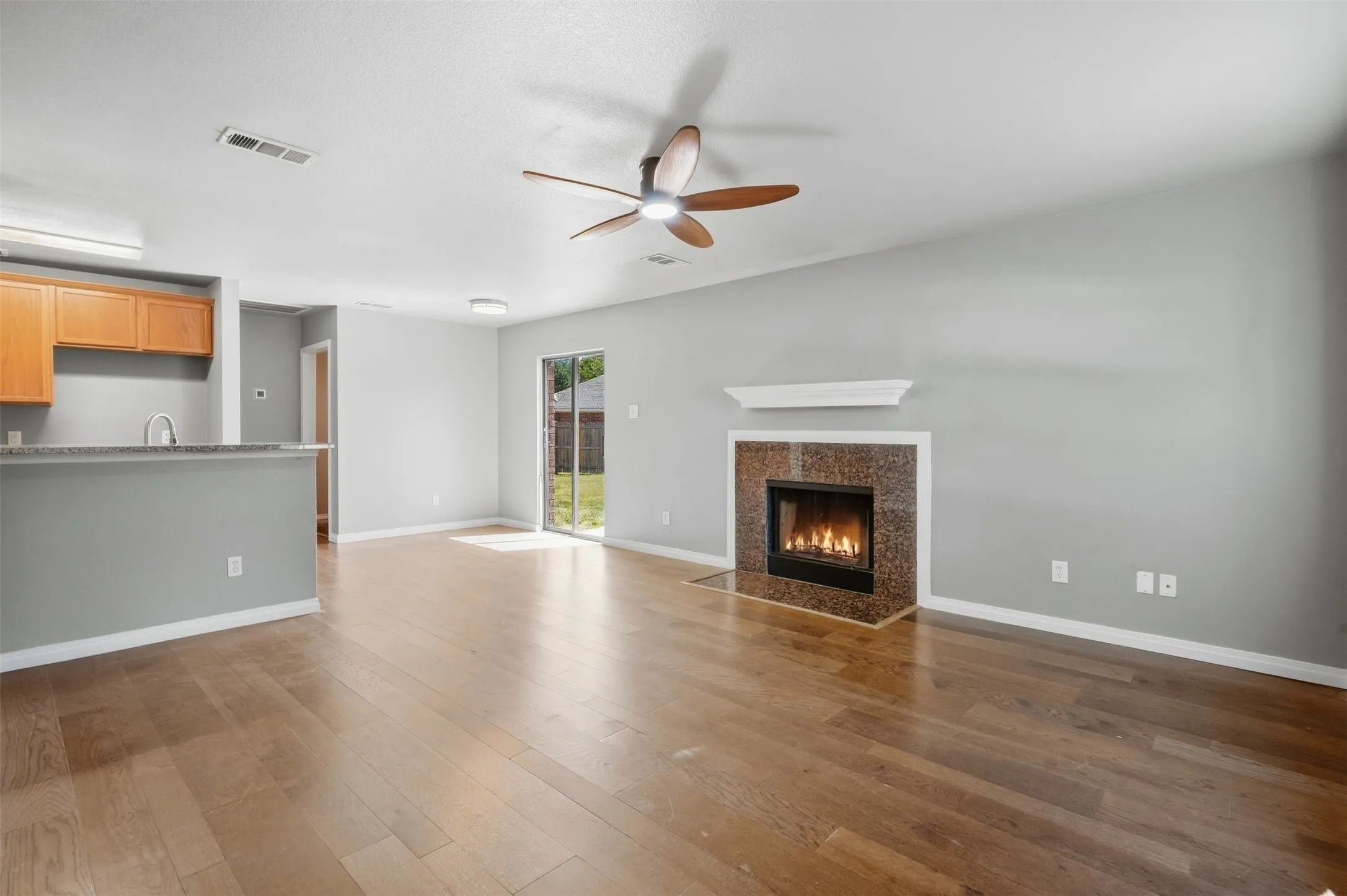 Single Family Residence For Sale in Dallas County , 2708 Clemson Circle A, Rowlett, Texas 75088, 4 Bedroom, 3 Bathroom, 1 Garage spaces, 1,727 Sqft, built in 2003, mls#21389016, Real Estate Agent in Rowlett, Homes For Sale in Dallas county, Homes For Sale in Rowlett, Realtor in Rowlett Texas, Real Estate Brokerage Independent Realty Texas, Luminita Cordes Realtor