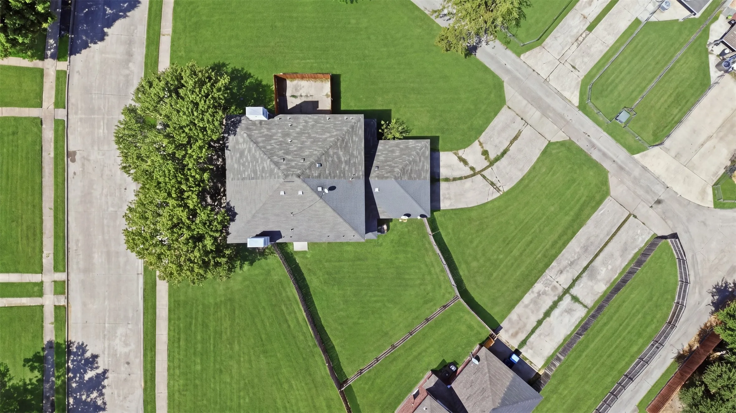 Single Family Residence For Sale in Dallas County , 2708 Clemson Circle A, Rowlett, Texas 75088, 4 Bedroom, 3 Bathroom, 1 Garage spaces, 1,727 Sqft, built in 2003, mls#21389016, Real Estate Agent in Rowlett, Homes For Sale in Dallas county, Homes For Sale in Rowlett, Realtor in Rowlett Texas, Real Estate Brokerage Independent Realty Texas, Luminita Cordes Realtor