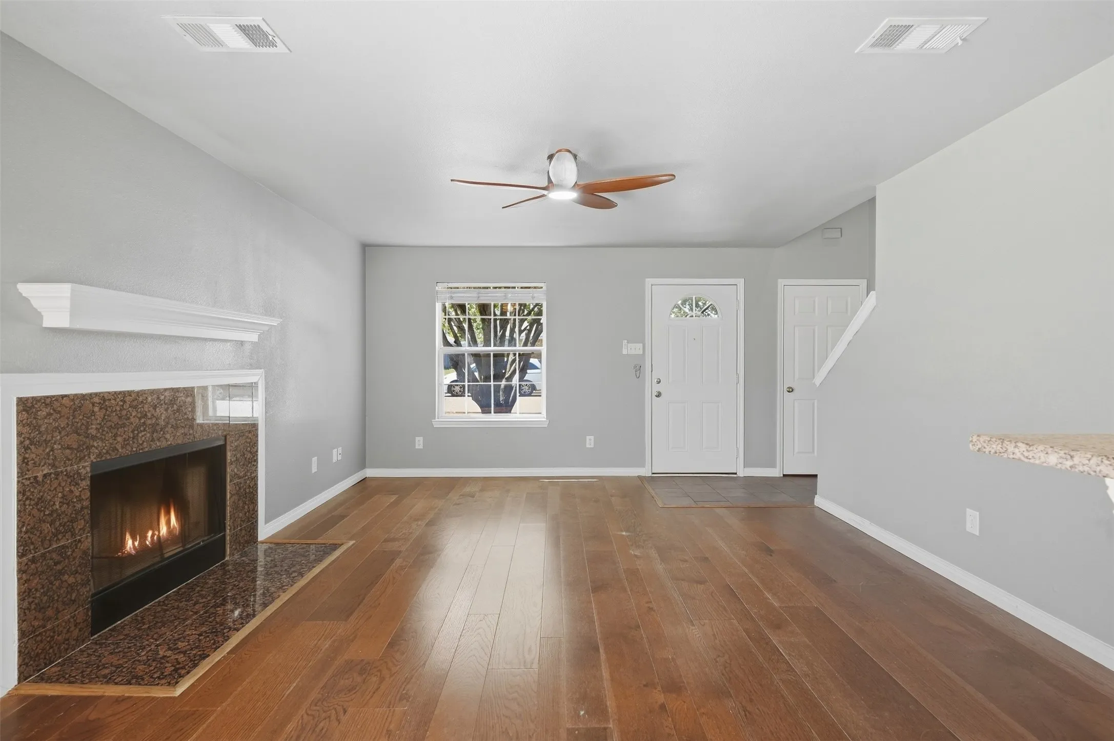 Single Family Residence For Sale in Dallas County , 2708 Clemson Circle A, Rowlett, Texas 75088, 4 Bedroom, 3 Bathroom, 1 Garage spaces, 1,727 Sqft, built in 2003, mls#21389016, Real Estate Agent in Rowlett, Homes For Sale in Dallas county, Homes For Sale in Rowlett, Realtor in Rowlett Texas, Real Estate Brokerage Independent Realty Texas, Luminita Cordes Realtor