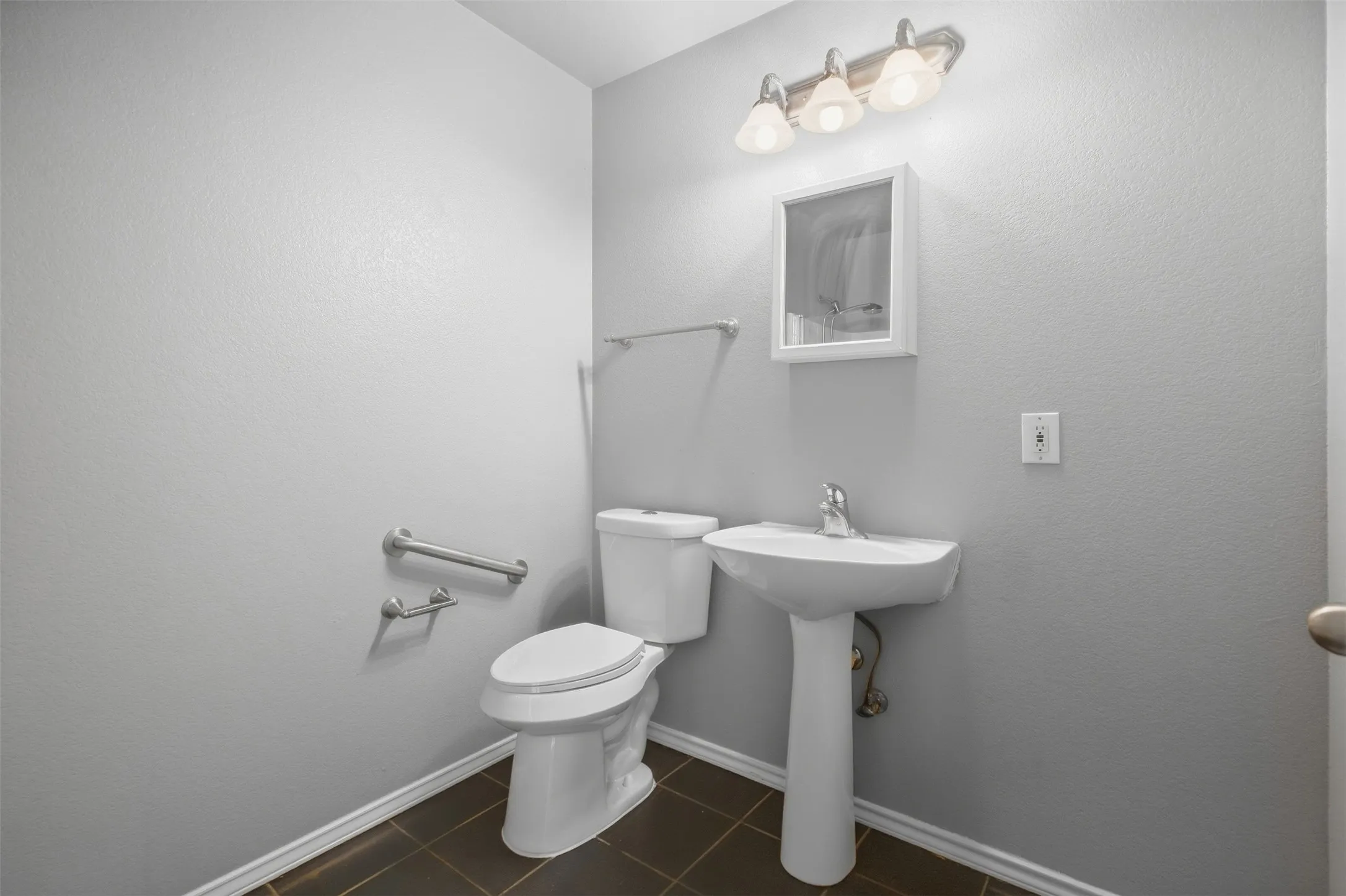 Single Family Residence For Sale in Dallas County , 2708 Clemson Circle A, Rowlett, Texas 75088, 4 Bedroom, 3 Bathroom, 1 Garage spaces, 1,727 Sqft, built in 2003, mls#21389016, Real Estate Agent in Rowlett, Homes For Sale in Dallas county, Homes For Sale in Rowlett, Realtor in Rowlett Texas, Real Estate Brokerage Independent Realty Texas, Luminita Cordes Realtor