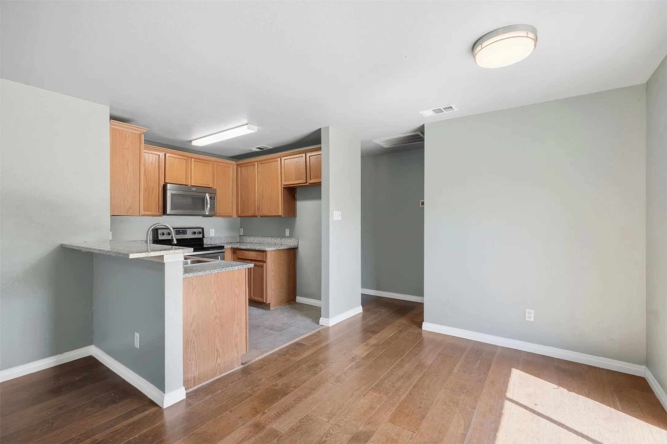 Single Family Residence For Sale in Dallas County , 2708 Clemson Circle A, Rowlett, Texas 75088, 4 Bedroom, 3 Bathroom, 1 Garage spaces, 1,727 Sqft, built in 2003, mls#21389016, Real Estate Agent in Rowlett, Homes For Sale in Dallas county, Homes For Sale in Rowlett, Realtor in Rowlett Texas, Real Estate Brokerage Independent Realty Texas, Luminita Cordes Realtor