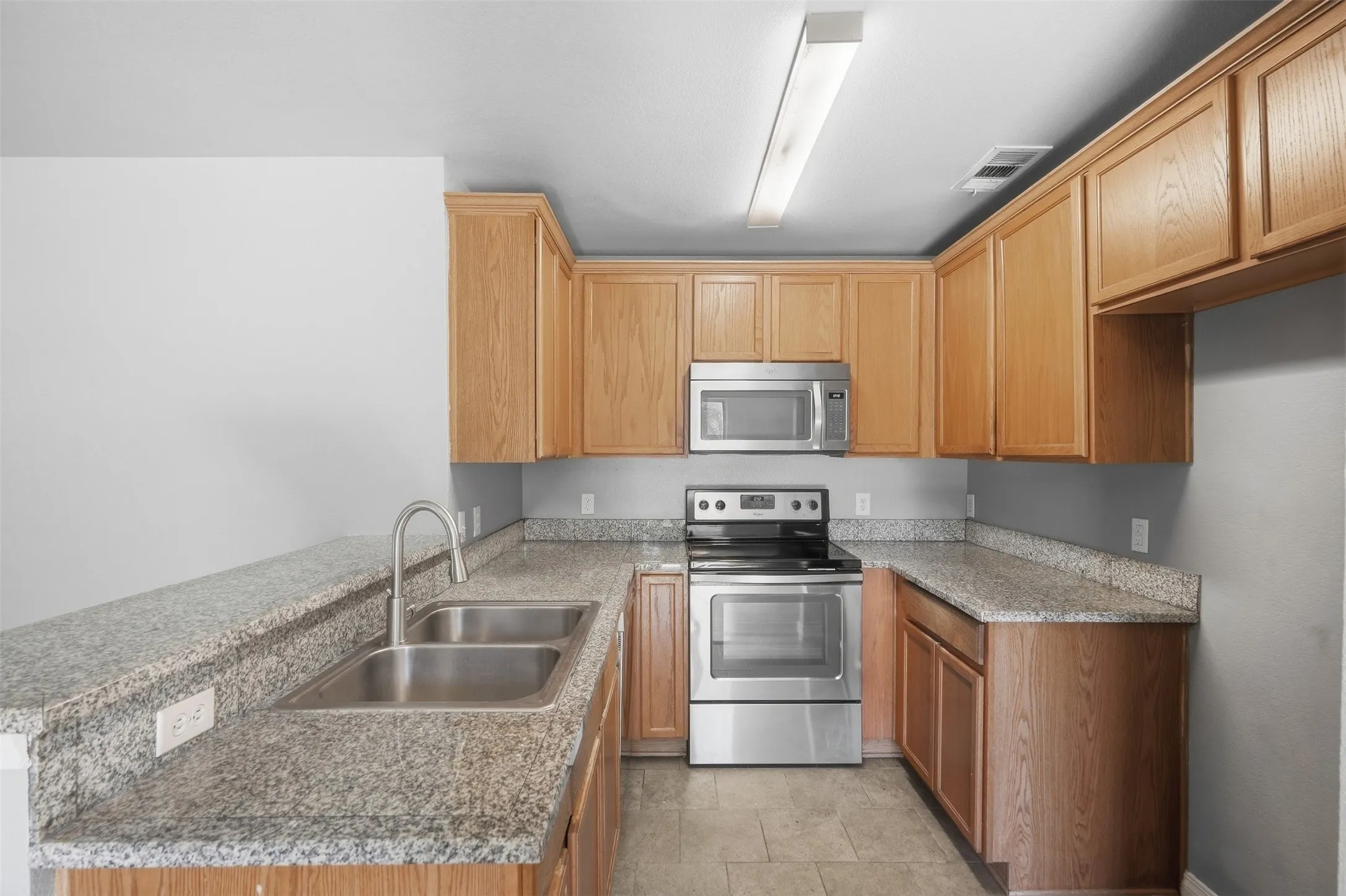 Single Family Residence For Sale in Dallas County , 2708 Clemson Circle A, Rowlett, Texas 75088, 4 Bedroom, 3 Bathroom, 1 Garage spaces, 1,727 Sqft, built in 2003, mls#21389016, Real Estate Agent in Rowlett, Homes For Sale in Dallas county, Homes For Sale in Rowlett, Realtor in Rowlett Texas, Real Estate Brokerage Independent Realty Texas, Luminita Cordes Realtor