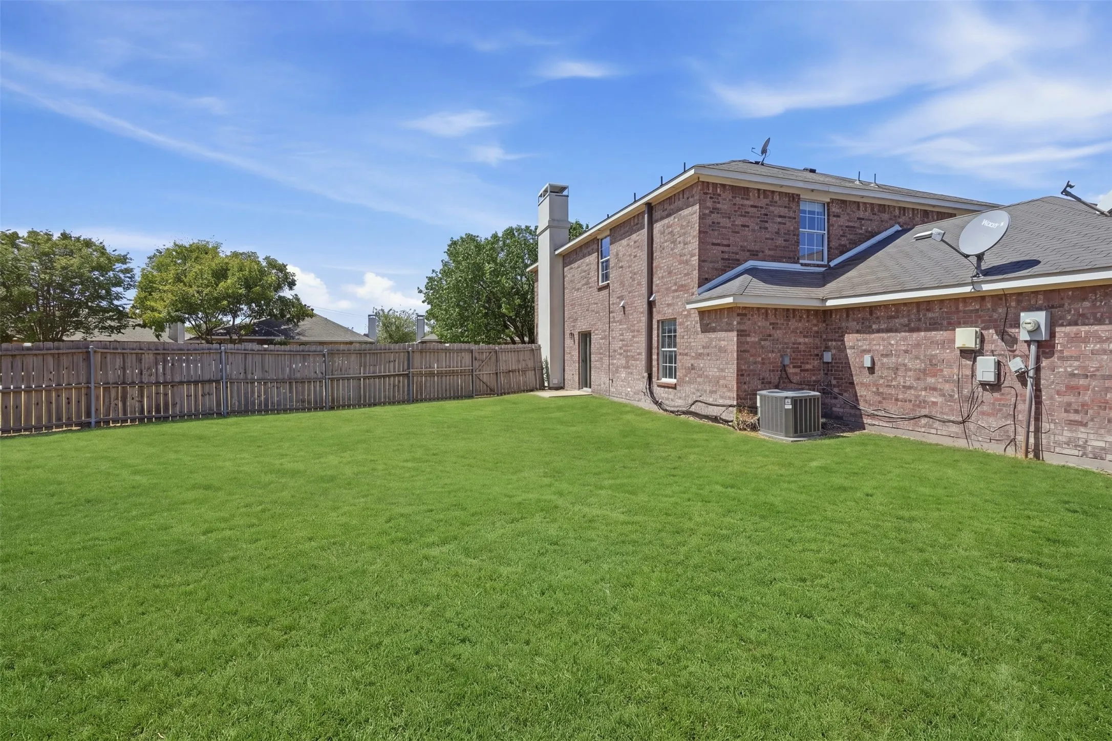 Single Family Residence For Sale in Dallas County , 2708 Clemson Circle A, Rowlett, Texas 75088, 4 Bedroom, 3 Bathroom, 1 Garage spaces, 1,727 Sqft, built in 2003, mls#21389016, Real Estate Agent in Rowlett, Homes For Sale in Dallas county, Homes For Sale in Rowlett, Realtor in Rowlett Texas, Real Estate Brokerage Independent Realty Texas, Luminita Cordes Realtor