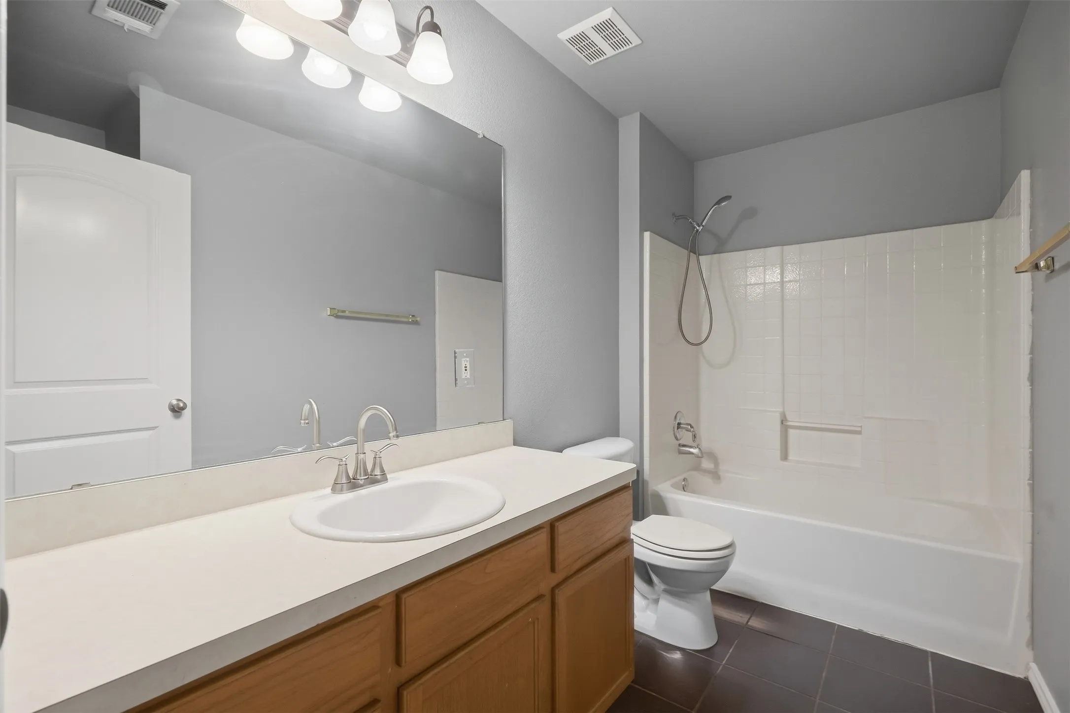 Single Family Residence For Sale in Dallas County , 2708 Clemson Circle A, Rowlett, Texas 75088, 4 Bedroom, 3 Bathroom, 1 Garage spaces, 1,727 Sqft, built in 2003, mls#21389016, Real Estate Agent in Rowlett, Homes For Sale in Dallas county, Homes For Sale in Rowlett, Realtor in Rowlett Texas, Real Estate Brokerage Independent Realty Texas, Luminita Cordes Realtor
