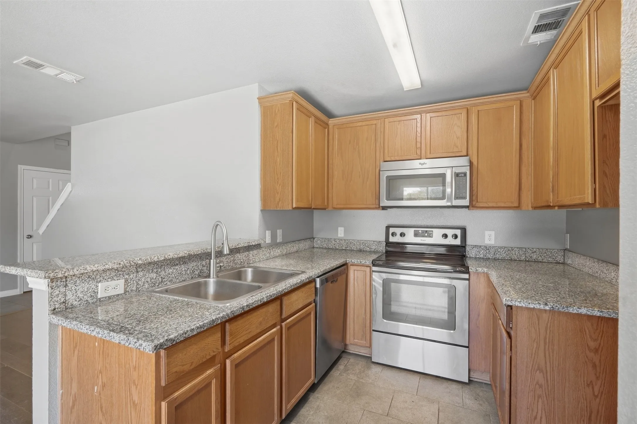 Single Family Residence For Sale in Dallas County , 2708 Clemson Circle A, Rowlett, Texas 75088, 4 Bedroom, 3 Bathroom, 1 Garage spaces, 1,727 Sqft, built in 2003, mls#21389016, Real Estate Agent in Rowlett, Homes For Sale in Dallas county, Homes For Sale in Rowlett, Realtor in Rowlett Texas, Real Estate Brokerage Independent Realty Texas, Luminita Cordes Realtor