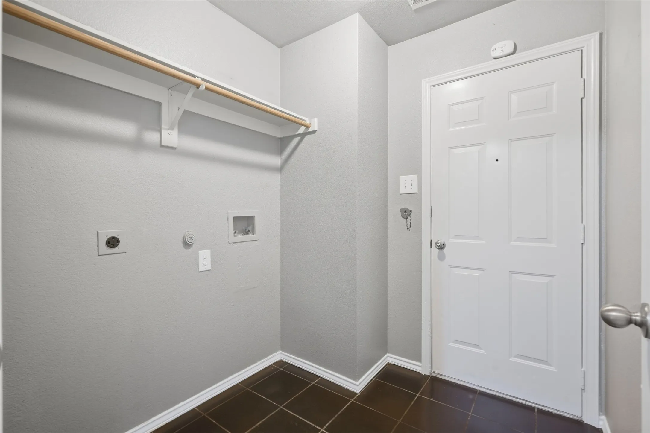 Single Family Residence For Sale in Dallas County , 2708 Clemson Circle A, Rowlett, Texas 75088, 4 Bedroom, 3 Bathroom, 1 Garage spaces, 1,727 Sqft, built in 2003, mls#21389016, Real Estate Agent in Rowlett, Homes For Sale in Dallas county, Homes For Sale in Rowlett, Realtor in Rowlett Texas, Real Estate Brokerage Independent Realty Texas, Luminita Cordes Realtor