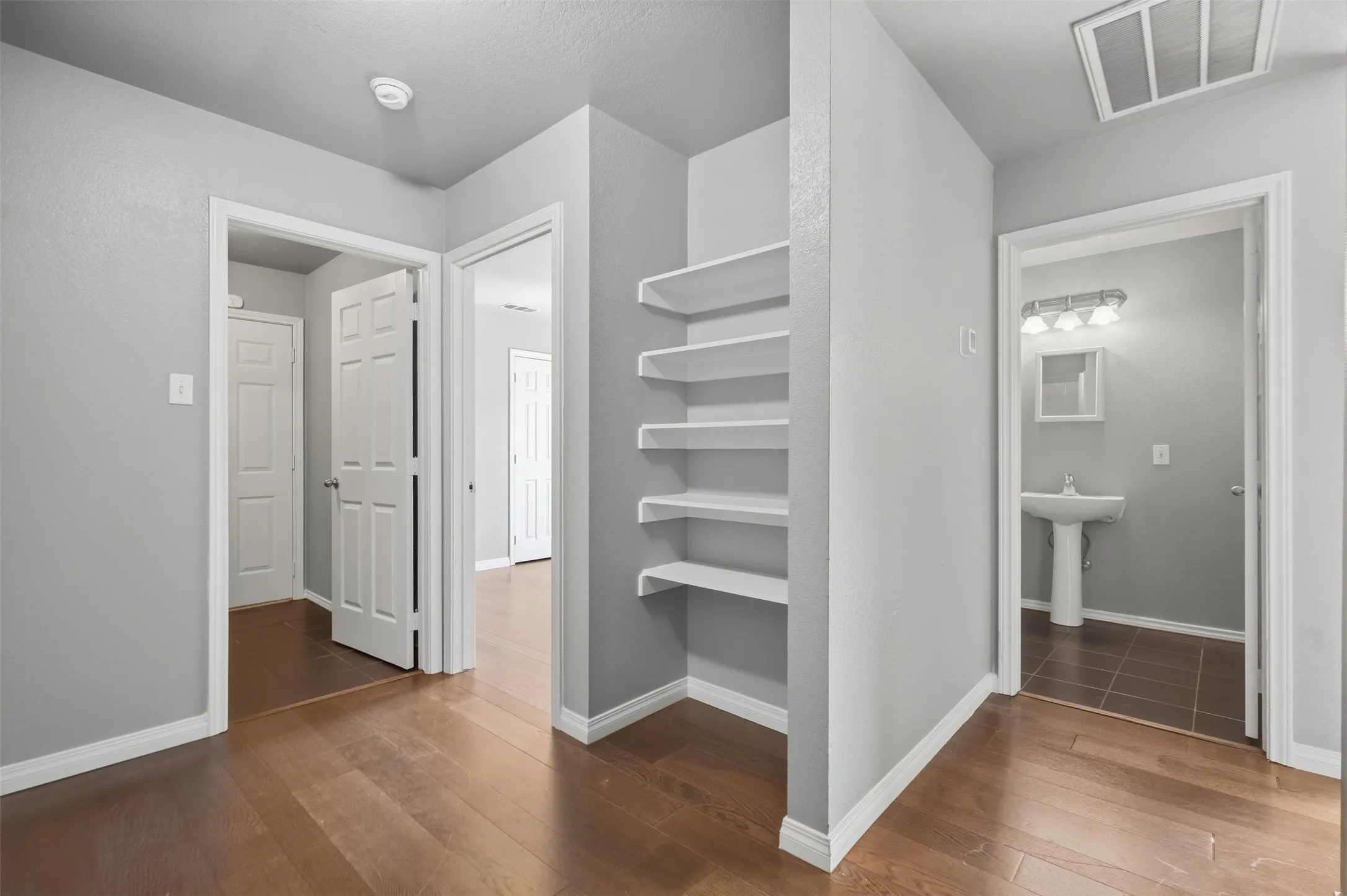 Single Family Residence For Sale in Dallas County , 2708 Clemson Circle A, Rowlett, Texas 75088, 4 Bedroom, 3 Bathroom, 1 Garage spaces, 1,727 Sqft, built in 2003, mls#21389016, Real Estate Agent in Rowlett, Homes For Sale in Dallas county, Homes For Sale in Rowlett, Realtor in Rowlett Texas, Real Estate Brokerage Independent Realty Texas, Luminita Cordes Realtor