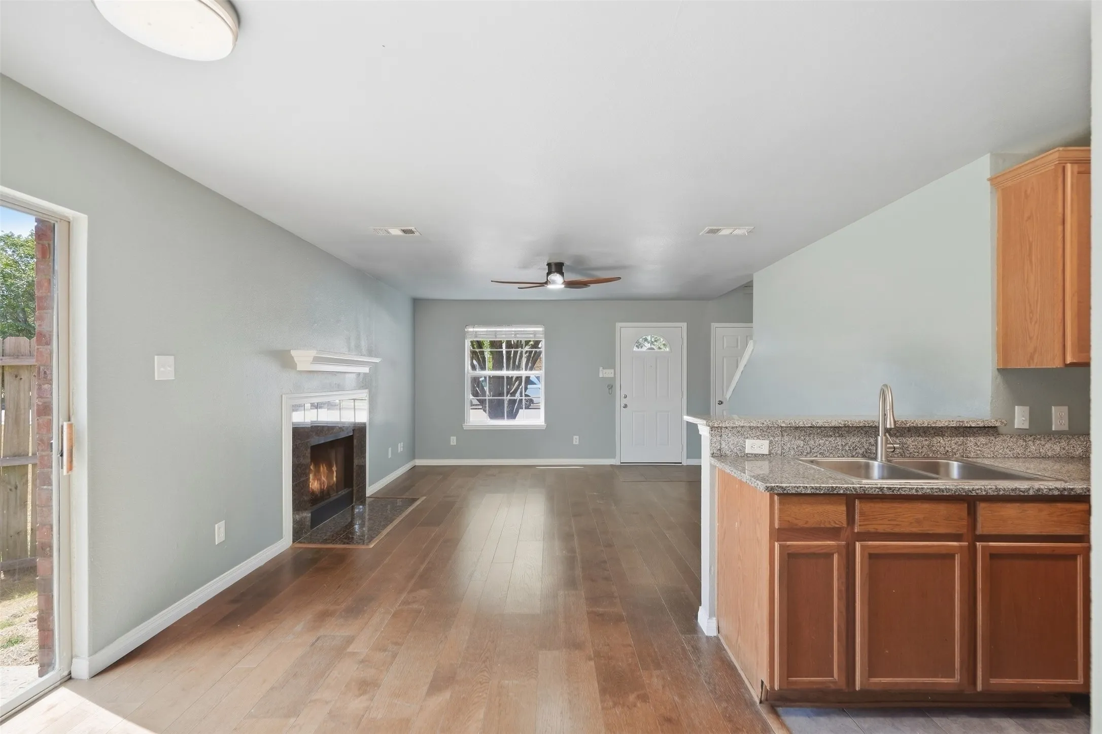 Single Family Residence For Sale in Dallas County , 2708 Clemson Circle A, Rowlett, Texas 75088, 4 Bedroom, 3 Bathroom, 1 Garage spaces, 1,727 Sqft, built in 2003, mls#21389016, Real Estate Agent in Rowlett, Homes For Sale in Dallas county, Homes For Sale in Rowlett, Realtor in Rowlett Texas, Real Estate Brokerage Independent Realty Texas, Luminita Cordes Realtor