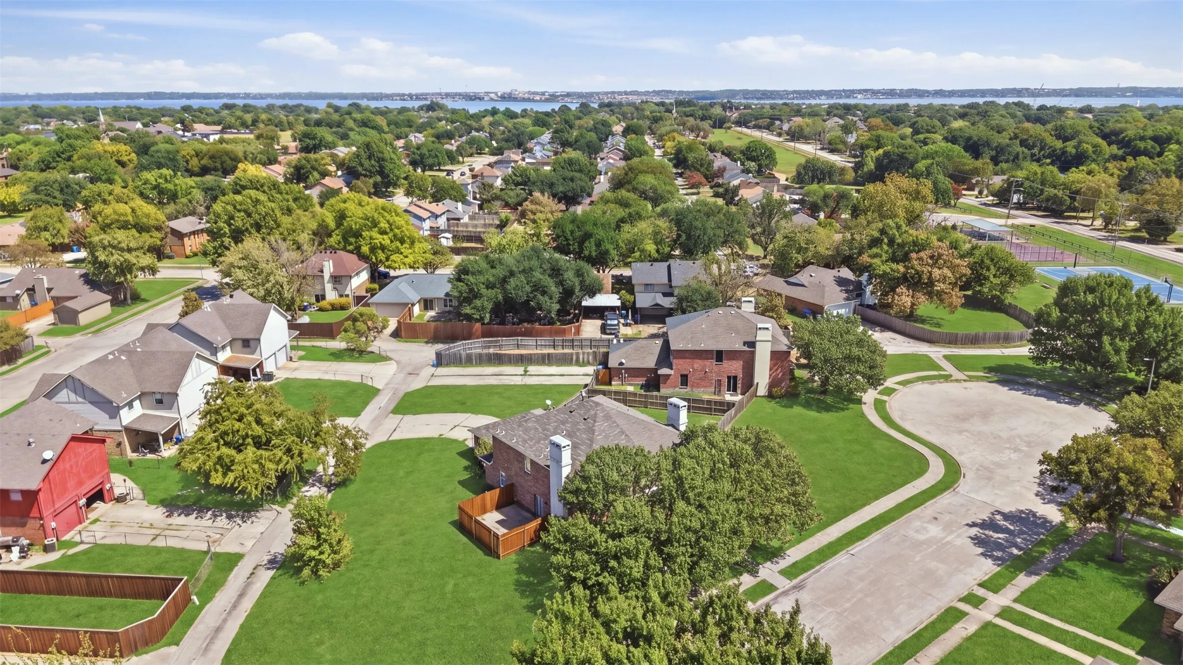 Single Family Residence For Sale in Dallas County , 2708 Clemson Circle A, Rowlett, Texas 75088, 4 Bedroom, 3 Bathroom, 1 Garage spaces, 1,727 Sqft, built in 2003, mls#21389016, Real Estate Agent in Rowlett, Homes For Sale in Dallas county, Homes For Sale in Rowlett, Realtor in Rowlett Texas, Real Estate Brokerage Independent Realty Texas, Luminita Cordes Realtor