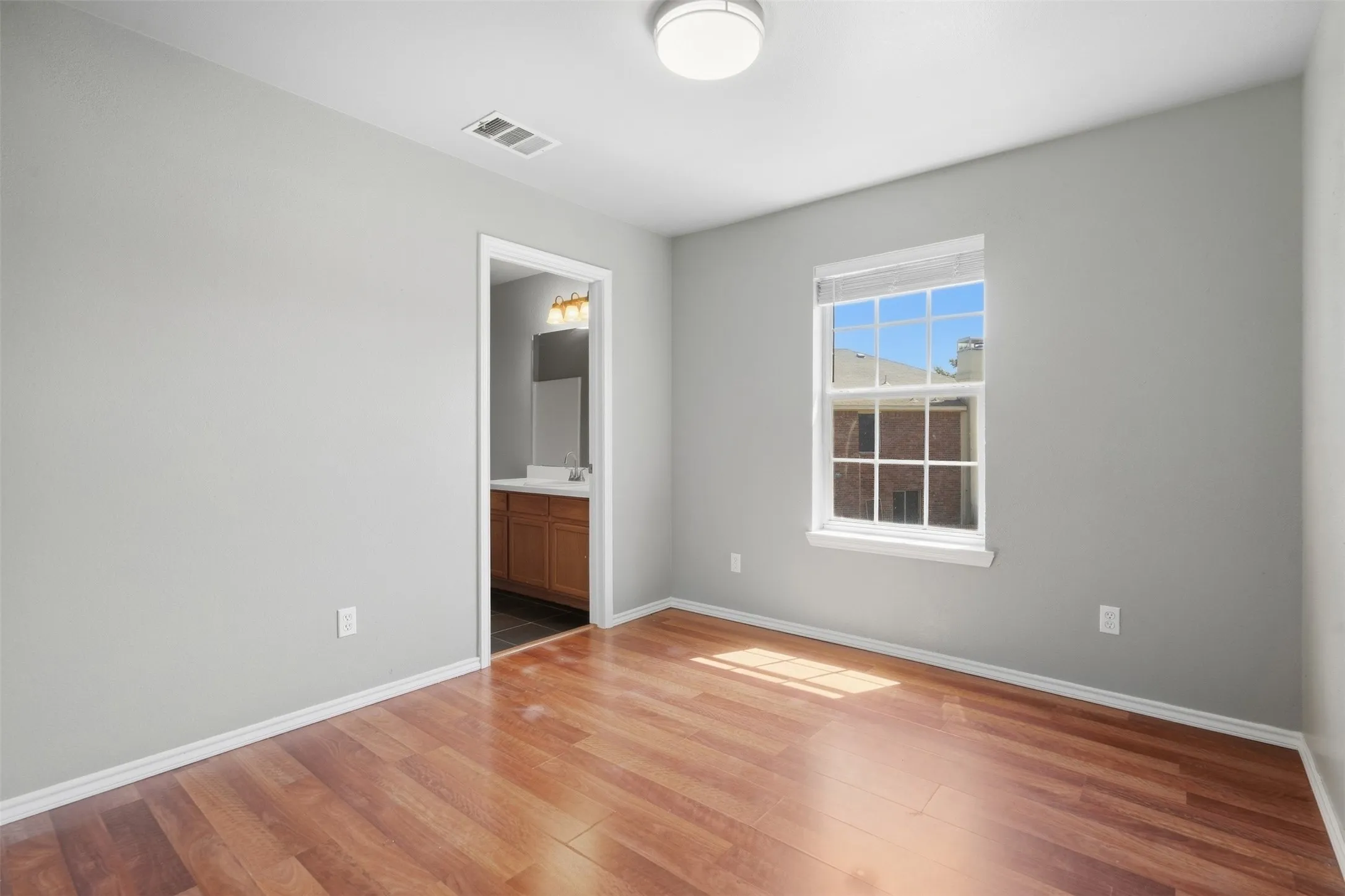 Single Family Residence For Sale in Dallas County , 2708 Clemson Circle A, Rowlett, Texas 75088, 4 Bedroom, 3 Bathroom, 1 Garage spaces, 1,727 Sqft, built in 2003, mls#21389016, Real Estate Agent in Rowlett, Homes For Sale in Dallas county, Homes For Sale in Rowlett, Realtor in Rowlett Texas, Real Estate Brokerage Independent Realty Texas, Luminita Cordes Realtor