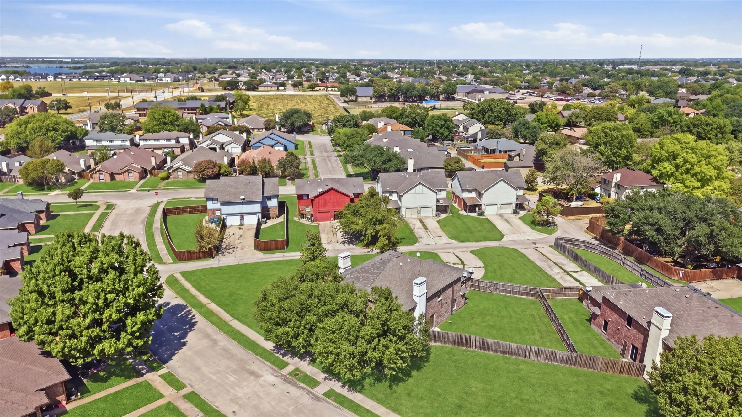 Single Family Residence For Sale in Dallas County , 2708 Clemson Circle A, Rowlett, Texas 75088, 4 Bedroom, 3 Bathroom, 1 Garage spaces, 1,727 Sqft, built in 2003, mls#21389016, Real Estate Agent in Rowlett, Homes For Sale in Dallas county, Homes For Sale in Rowlett, Realtor in Rowlett Texas, Real Estate Brokerage Independent Realty Texas, Luminita Cordes Realtor