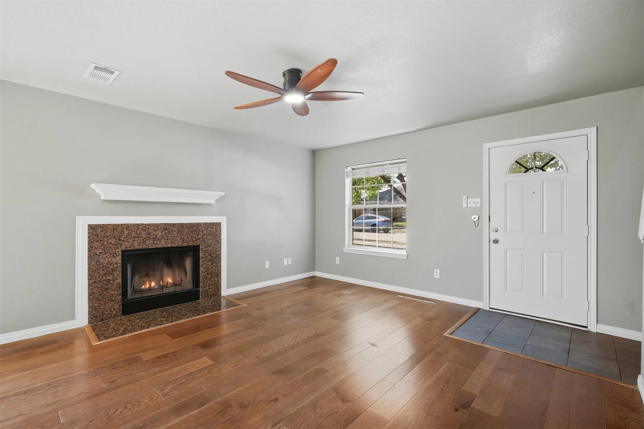 Single Family Residence For Sale in Dallas County , 2708 Clemson Circle A, Rowlett, Texas 75088, 4 Bedroom, 3 Bathroom, 1 Garage spaces, 1,727 Sqft, built in 2003, mls#21389016, Real Estate Agent in Rowlett, Homes For Sale in Dallas county, Homes For Sale in Rowlett, Realtor in Rowlett Texas, Real Estate Brokerage Independent Realty Texas, Luminita Cordes Realtor