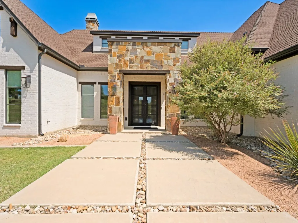 Single Family Residence For Sale in Johnson County , 9108 Sirius Lane, Godley, Texas 76044, 4 Bedroom, 3 Bathroom, 5 Garage spaces, 3,745 Sqft, built in 2018, mls#21389018, Real Estate Agent in Godley, Homes For Sale in Johnson county, Homes For Sale in Godley, Realtor in Godley Texas, Real Estate Brokerage Independent Realty Texas, Luminita Cordes Realtor
