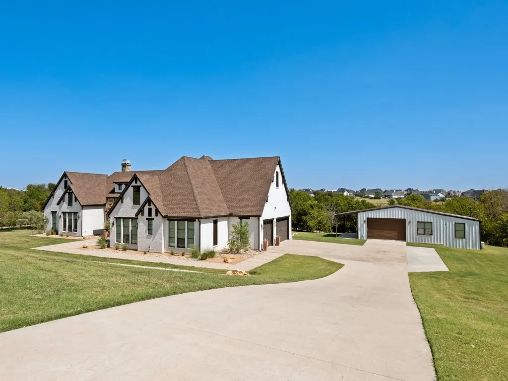 Single Family Residence For Sale in Johnson County , 9108 Sirius Lane, Godley, Texas 76044, 4 Bedroom, 3 Bathroom, 5 Garage spaces, 3,745 Sqft, built in 2018, mls#21389018, Real Estate Agent in Godley, Homes For Sale in Johnson county, Homes For Sale in Godley, Realtor in Godley Texas, Real Estate Brokerage Independent Realty Texas, Luminita Cordes Realtor