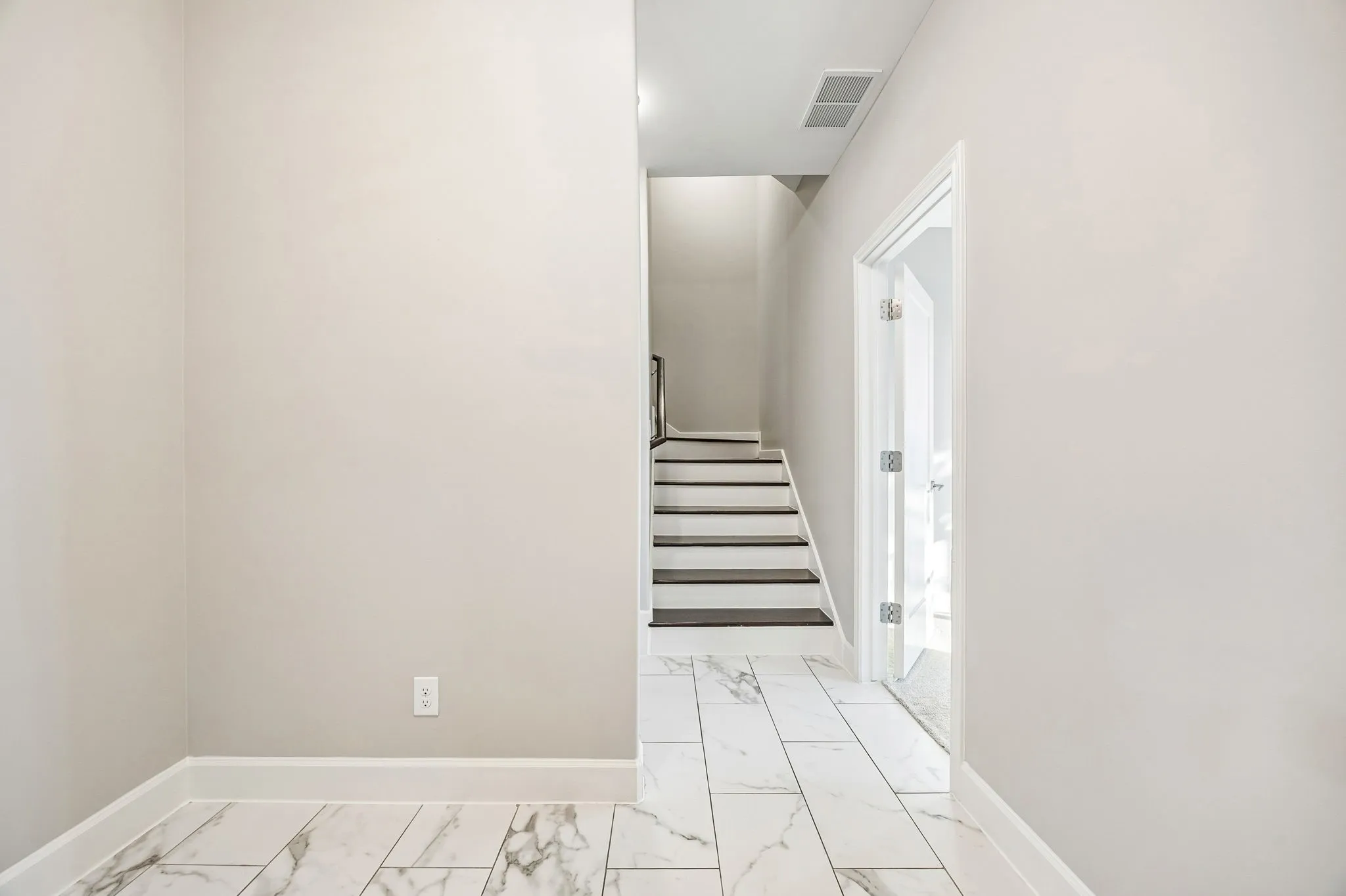 Condominium For Sale in Dallas County , 1801 Annex Avenue 402, Dallas, Texas 75204, 3 Bedroom, 4 Bathroom, 2 Garage spaces, 2,154 Sqft, built in 2016, mls#21385715, Real Estate Agent in Dallas, Homes For Sale in Dallas county, Homes For Sale in Dallas, Realtor in Dallas Texas, Real Estate Brokerage Independent Realty Texas, Luminita Cordes Realtor