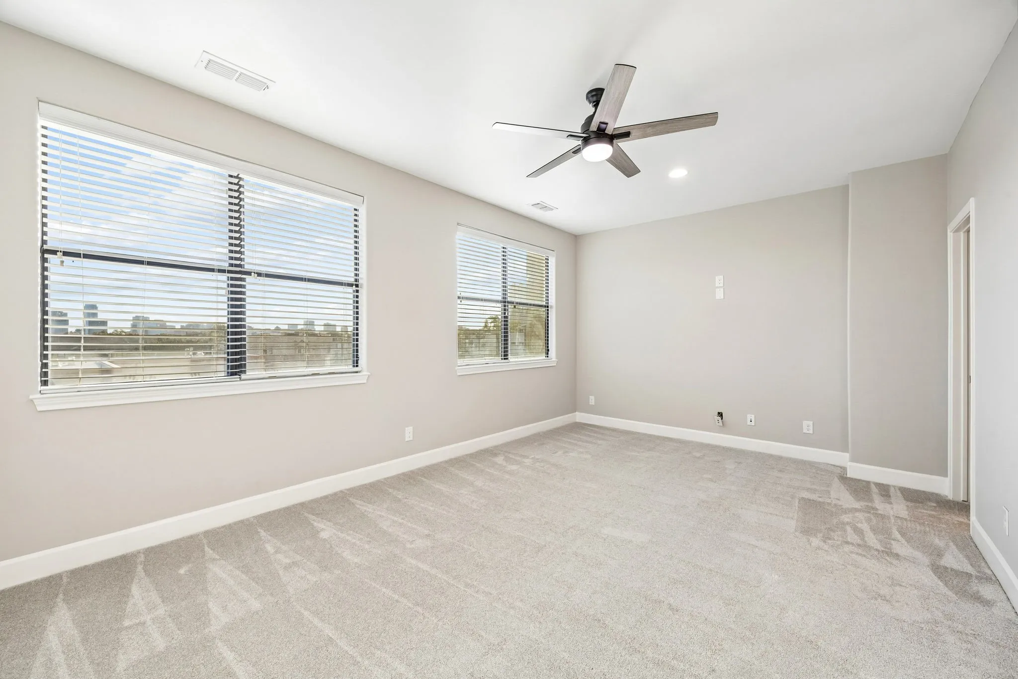 Condominium For Sale in Dallas County , 1801 Annex Avenue 402, Dallas, Texas 75204, 3 Bedroom, 4 Bathroom, 2 Garage spaces, 2,154 Sqft, built in 2016, mls#21385715, Real Estate Agent in Dallas, Homes For Sale in Dallas county, Homes For Sale in Dallas, Realtor in Dallas Texas, Real Estate Brokerage Independent Realty Texas, Luminita Cordes Realtor
