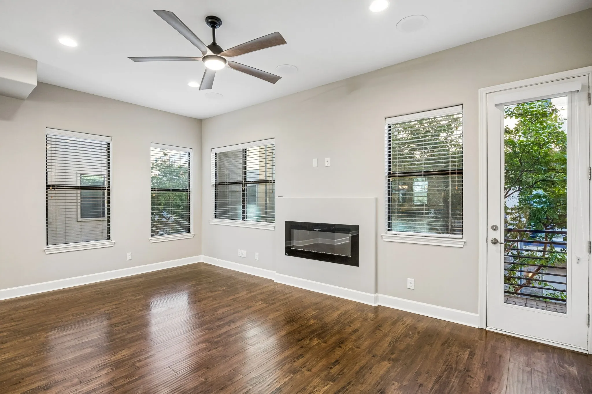 Condominium For Sale in Dallas County , 1801 Annex Avenue 402, Dallas, Texas 75204, 3 Bedroom, 4 Bathroom, 2 Garage spaces, 2,154 Sqft, built in 2016, mls#21385715, Real Estate Agent in Dallas, Homes For Sale in Dallas county, Homes For Sale in Dallas, Realtor in Dallas Texas, Real Estate Brokerage Independent Realty Texas, Luminita Cordes Realtor