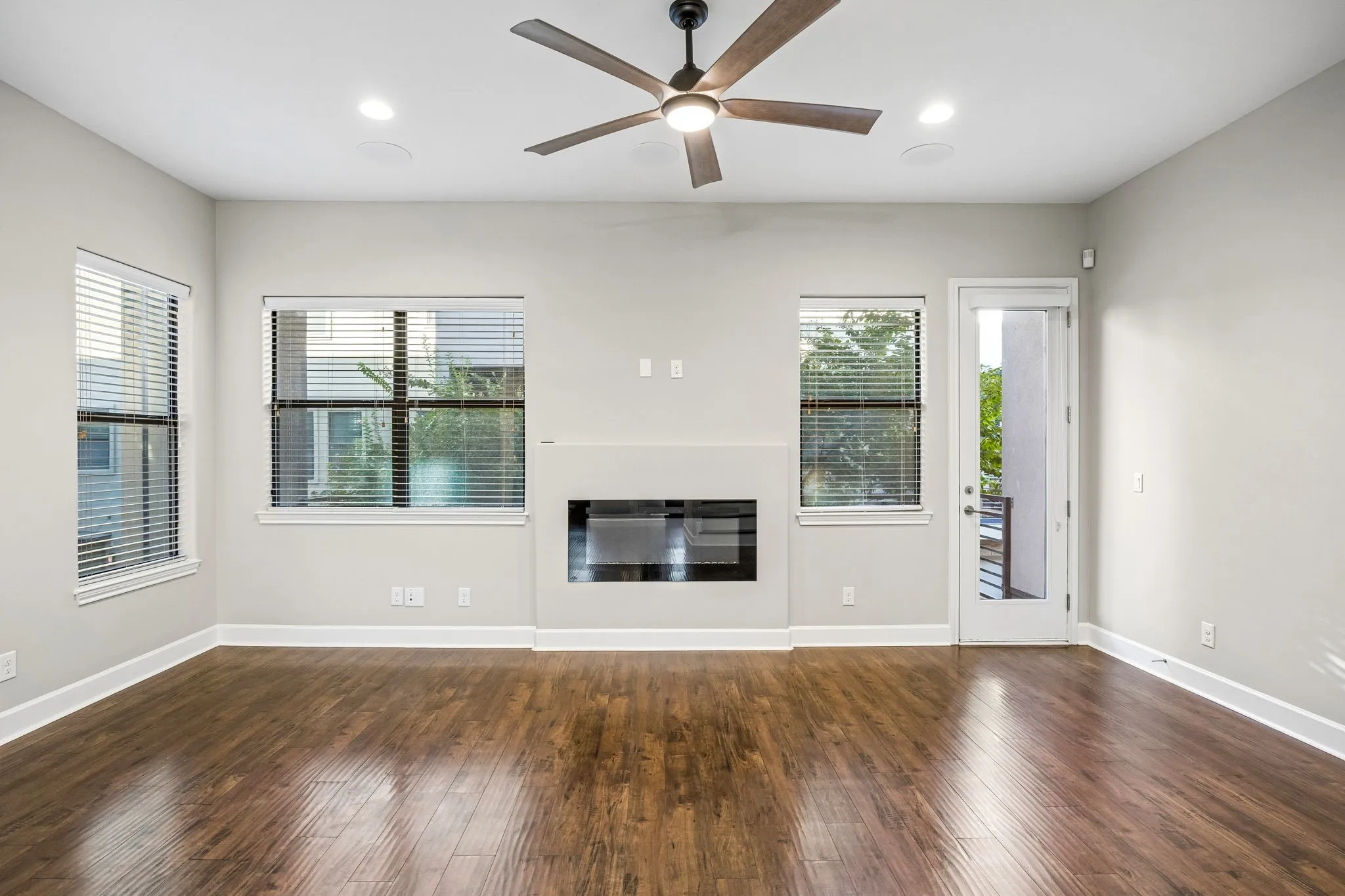 Condominium For Sale in Dallas County , 1801 Annex Avenue 402, Dallas, Texas 75204, 3 Bedroom, 4 Bathroom, 2 Garage spaces, 2,154 Sqft, built in 2016, mls#21385715, Real Estate Agent in Dallas, Homes For Sale in Dallas county, Homes For Sale in Dallas, Realtor in Dallas Texas, Real Estate Brokerage Independent Realty Texas, Luminita Cordes Realtor