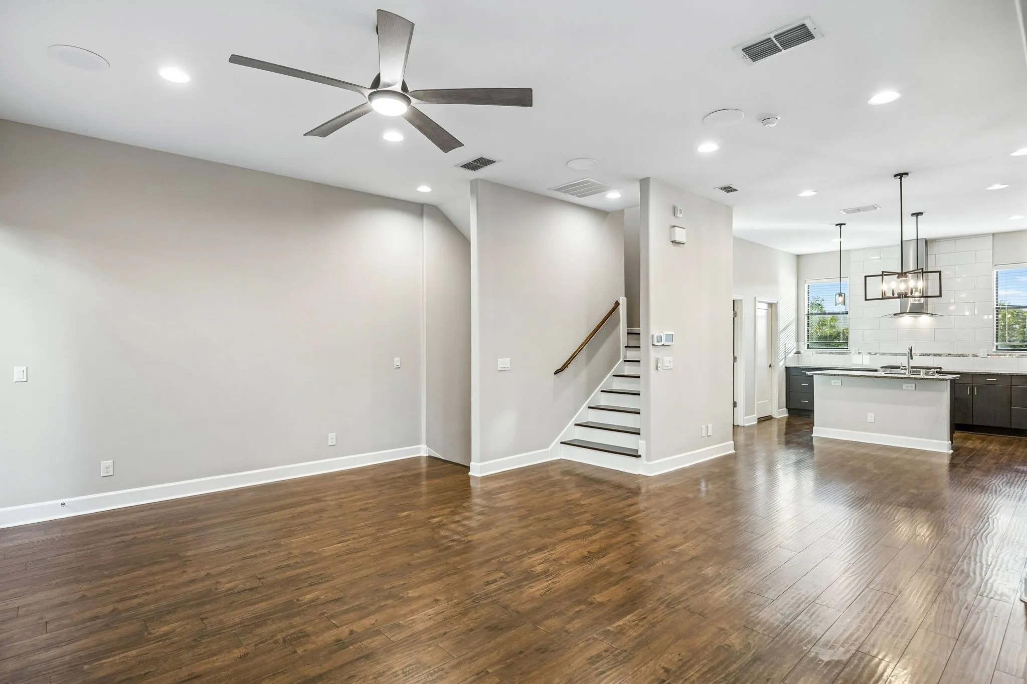 Condominium For Sale in Dallas County , 1801 Annex Avenue 402, Dallas, Texas 75204, 3 Bedroom, 4 Bathroom, 2 Garage spaces, 2,154 Sqft, built in 2016, mls#21385715, Real Estate Agent in Dallas, Homes For Sale in Dallas county, Homes For Sale in Dallas, Realtor in Dallas Texas, Real Estate Brokerage Independent Realty Texas, Luminita Cordes Realtor