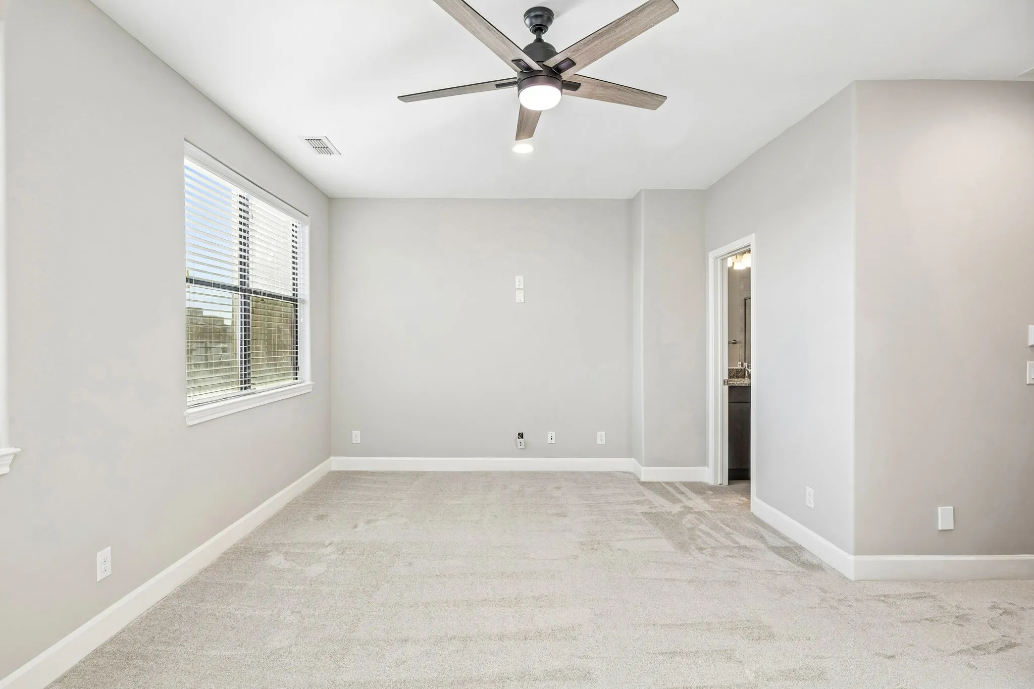 Condominium For Sale in Dallas County , 1801 Annex Avenue 402, Dallas, Texas 75204, 3 Bedroom, 4 Bathroom, 2 Garage spaces, 2,154 Sqft, built in 2016, mls#21385715, Real Estate Agent in Dallas, Homes For Sale in Dallas county, Homes For Sale in Dallas, Realtor in Dallas Texas, Real Estate Brokerage Independent Realty Texas, Luminita Cordes Realtor