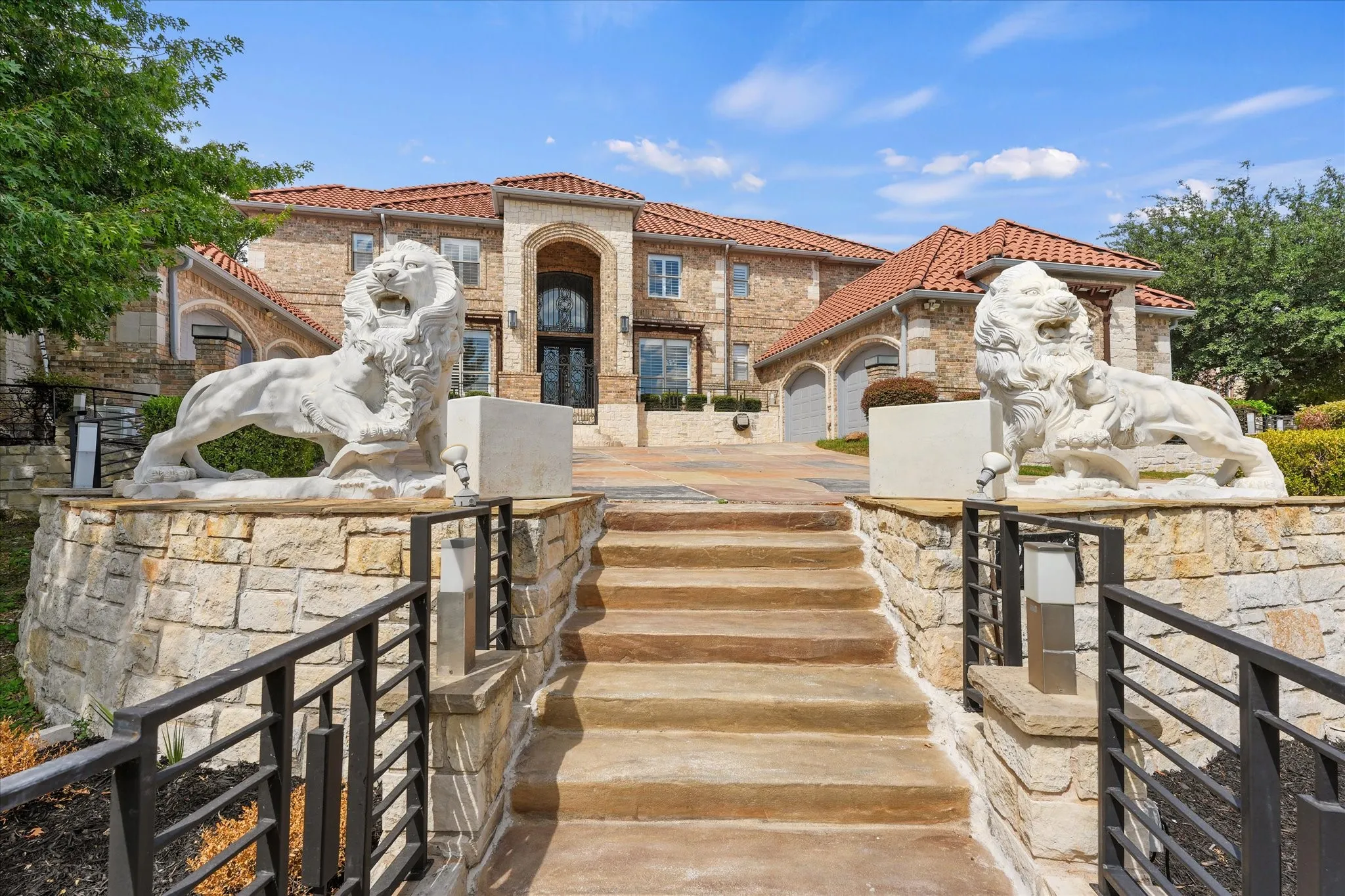 Single Family Residence For Sale in Denton County , 2601 Sir Gawain Lane, Lewisville, Texas 75056, 5 Bedroom, 5 Bathroom, 3 Garage spaces, 5,135 Sqft, built in 2002, mls#21389024, Real Estate Agent in Lewisville, Homes For Sale in Denton county, Homes For Sale in Lewisville, Realtor in Lewisville Texas, Real Estate Brokerage Independent Realty Texas, Luminita Cordes Realtor