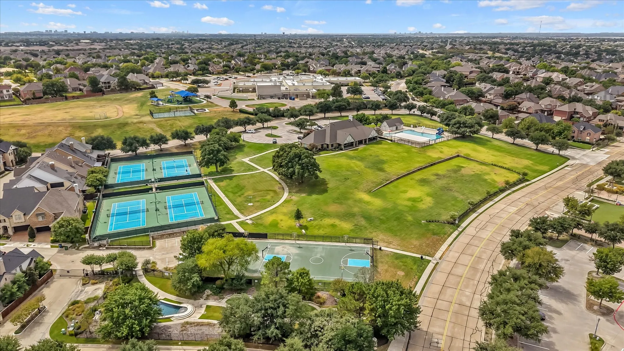 Single Family Residence For Sale in Denton County , 2601 Sir Gawain Lane, Lewisville, Texas 75056, 5 Bedroom, 5 Bathroom, 3 Garage spaces, 5,135 Sqft, built in 2002, mls#21389024, Real Estate Agent in Lewisville, Homes For Sale in Denton county, Homes For Sale in Lewisville, Realtor in Lewisville Texas, Real Estate Brokerage Independent Realty Texas, Luminita Cordes Realtor