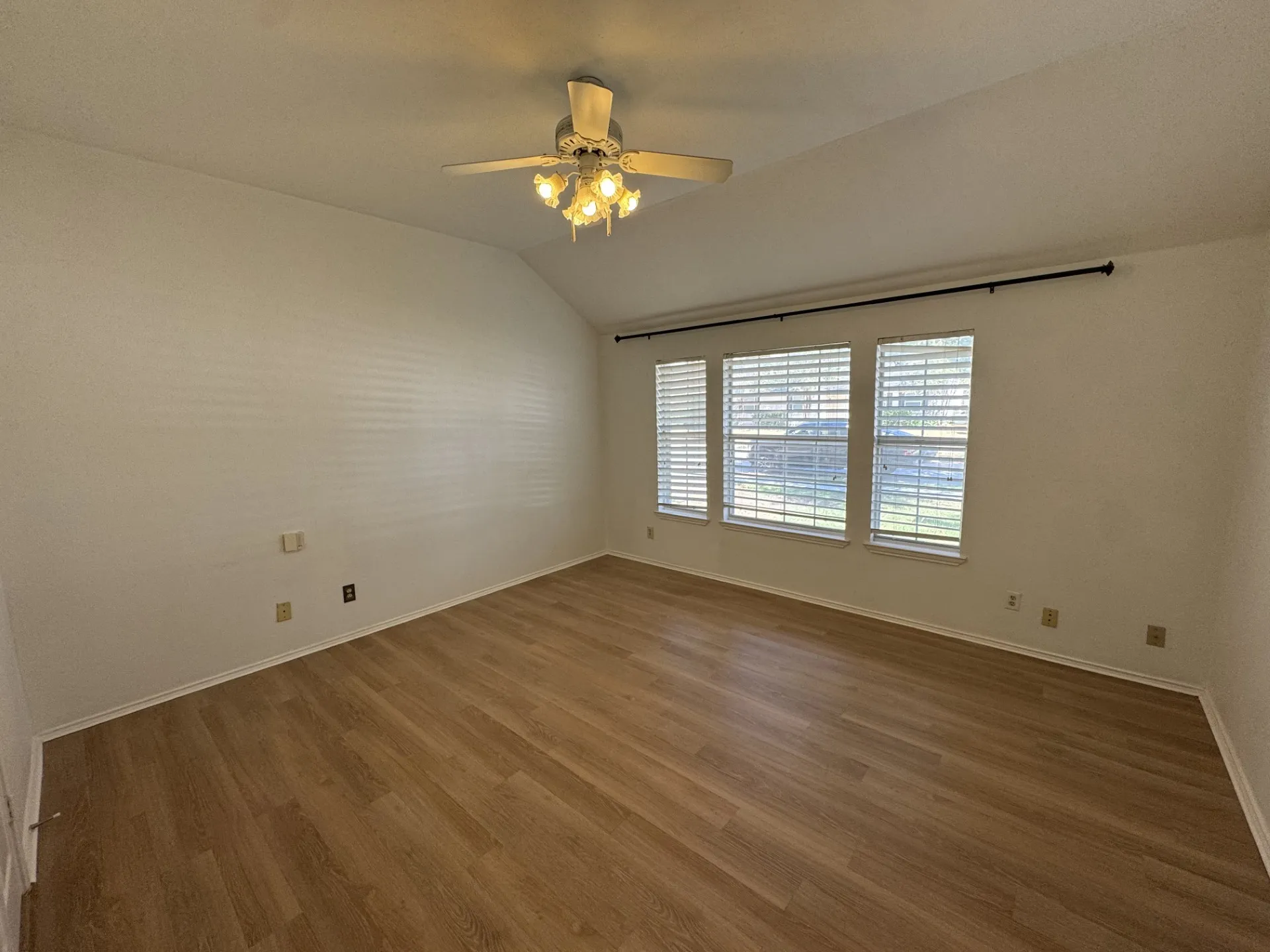 Single Family Residence For Rent in Denton County , 5232 Goodman Drive, The Colony, Texas 75056, 3 Bedroom, 3 Bathroom, 2 Garage spaces, 1,945 Sqft, built in 1990, mls#21388053, Real Estate Agent in The Colony, Homes For Rent in Denton county, Homes For Rent in The Colony, Realtor in The Colony Texas, Real Estate Brokerage Independent Realty Texas, Luminita Cordes Realtor