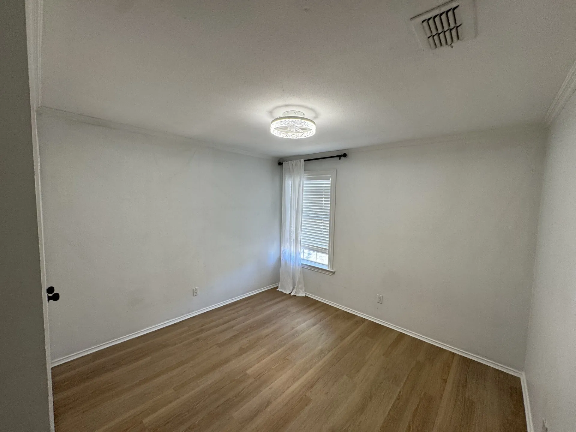 Single Family Residence For Rent in Denton County , 5232 Goodman Drive, The Colony, Texas 75056, 3 Bedroom, 3 Bathroom, 2 Garage spaces, 1,945 Sqft, built in 1990, mls#21388053, Real Estate Agent in The Colony, Homes For Rent in Denton county, Homes For Rent in The Colony, Realtor in The Colony Texas, Real Estate Brokerage Independent Realty Texas, Luminita Cordes Realtor