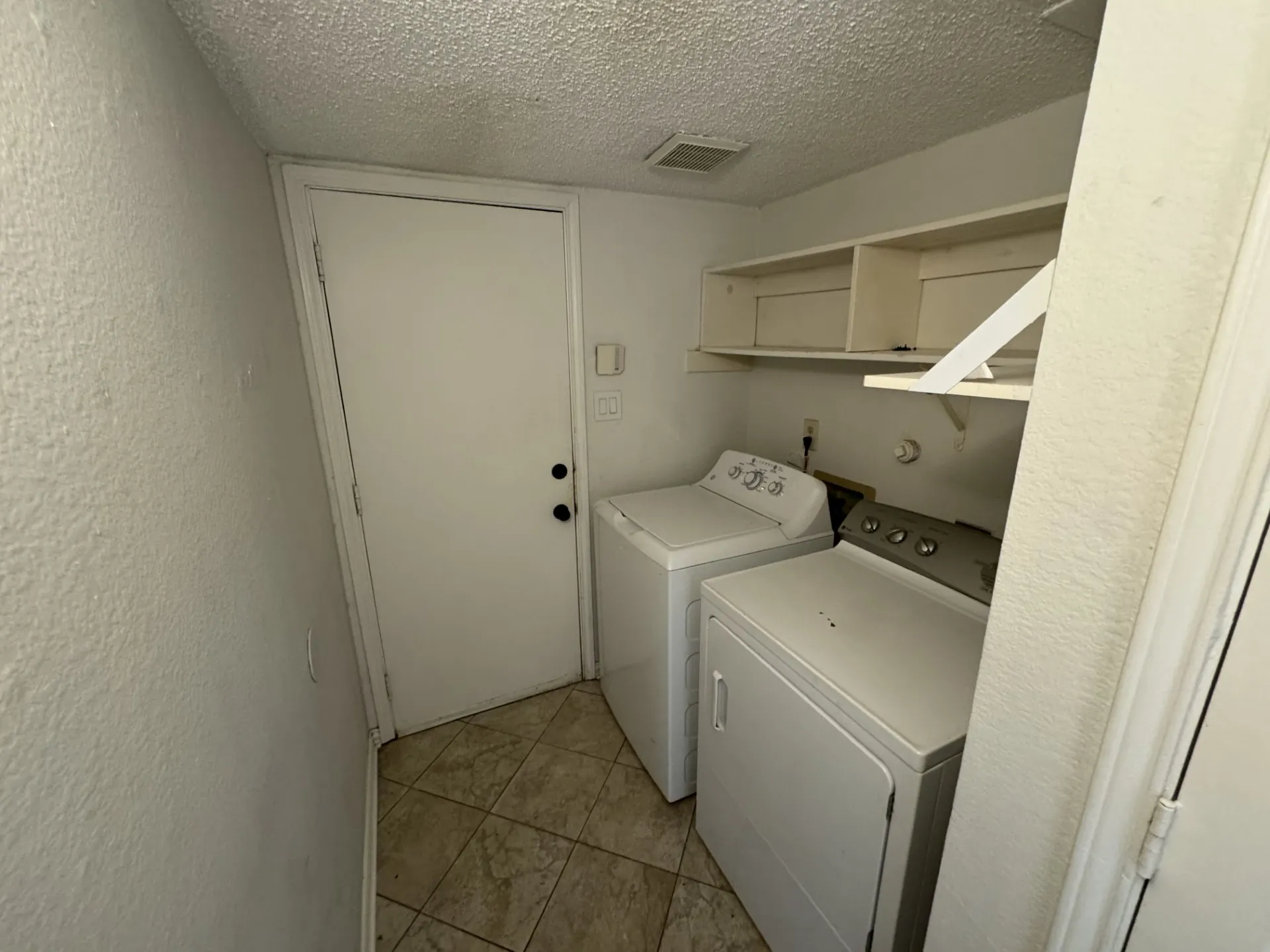 Single Family Residence For Rent in Denton County , 5232 Goodman Drive, The Colony, Texas 75056, 3 Bedroom, 3 Bathroom, 2 Garage spaces, 1,945 Sqft, built in 1990, mls#21388053, Real Estate Agent in The Colony, Homes For Rent in Denton county, Homes For Rent in The Colony, Realtor in The Colony Texas, Real Estate Brokerage Independent Realty Texas, Luminita Cordes Realtor