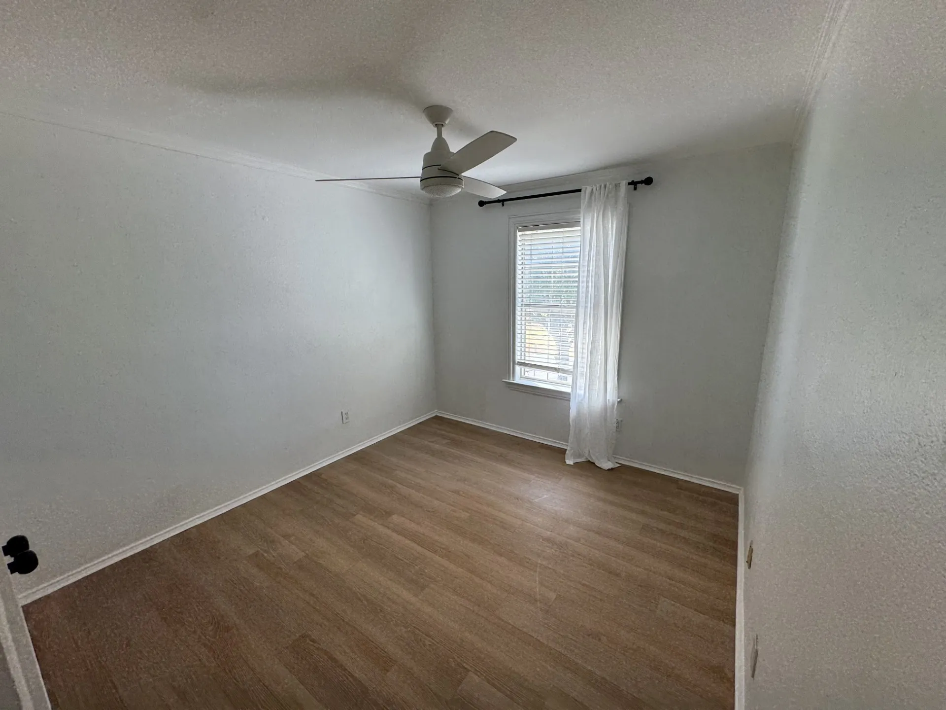 Single Family Residence For Rent in Denton County , 5232 Goodman Drive, The Colony, Texas 75056, 3 Bedroom, 3 Bathroom, 2 Garage spaces, 1,945 Sqft, built in 1990, mls#21388053, Real Estate Agent in The Colony, Homes For Rent in Denton county, Homes For Rent in The Colony, Realtor in The Colony Texas, Real Estate Brokerage Independent Realty Texas, Luminita Cordes Realtor