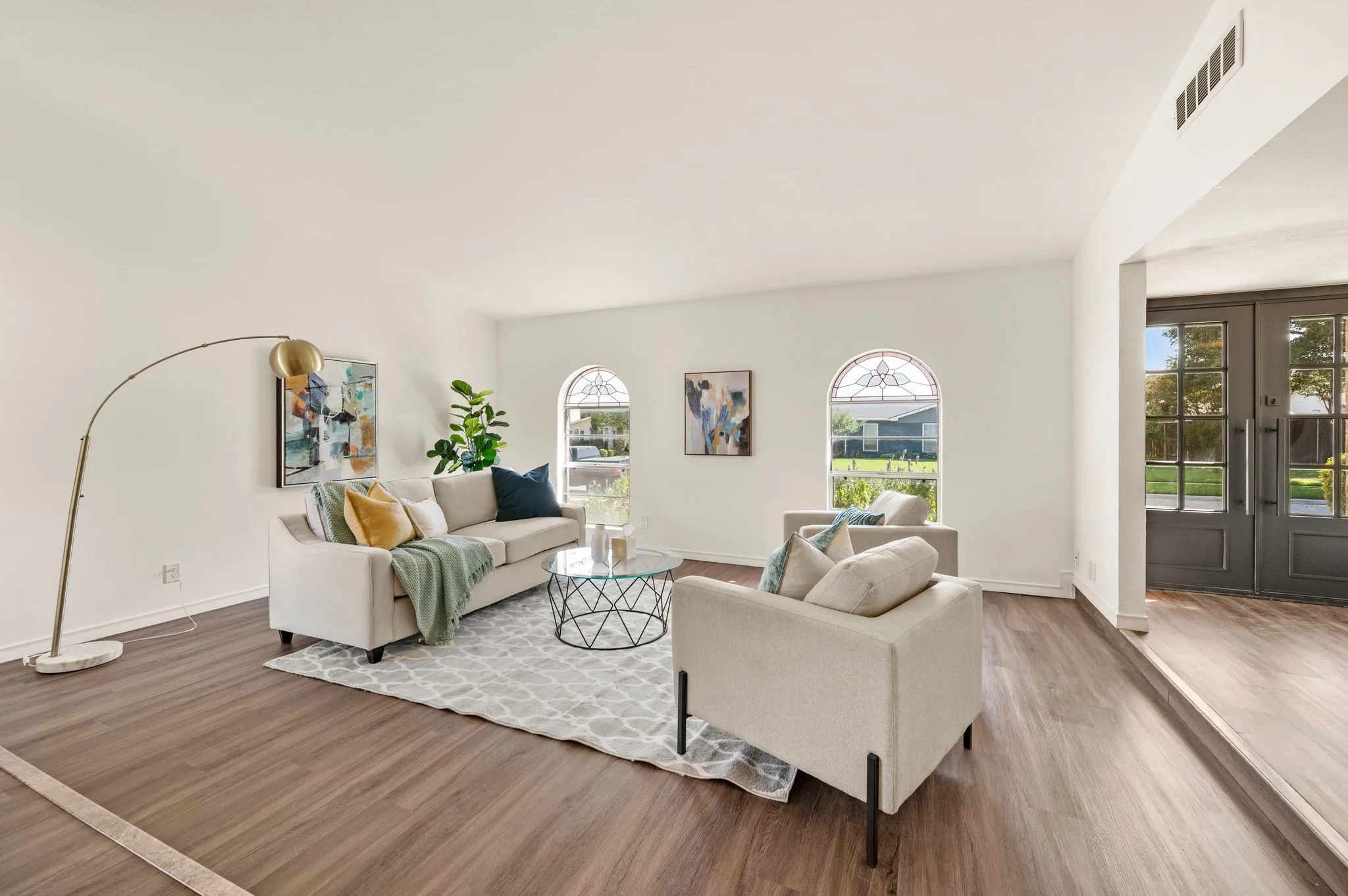 Single Family Residence For Sale in Denton County , 1905 Castille Drive, Carrollton, Texas 75007, 4 Bedroom, 2 Bathroom, 2 Garage spaces, 2,111 Sqft, built in 1974, mls#21388870, Real Estate Agent in Carrollton, Homes For Sale in Denton county, Homes For Sale in Carrollton, Realtor in Carrollton Texas, Real Estate Brokerage Independent Realty Texas, Luminita Cordes Realtor