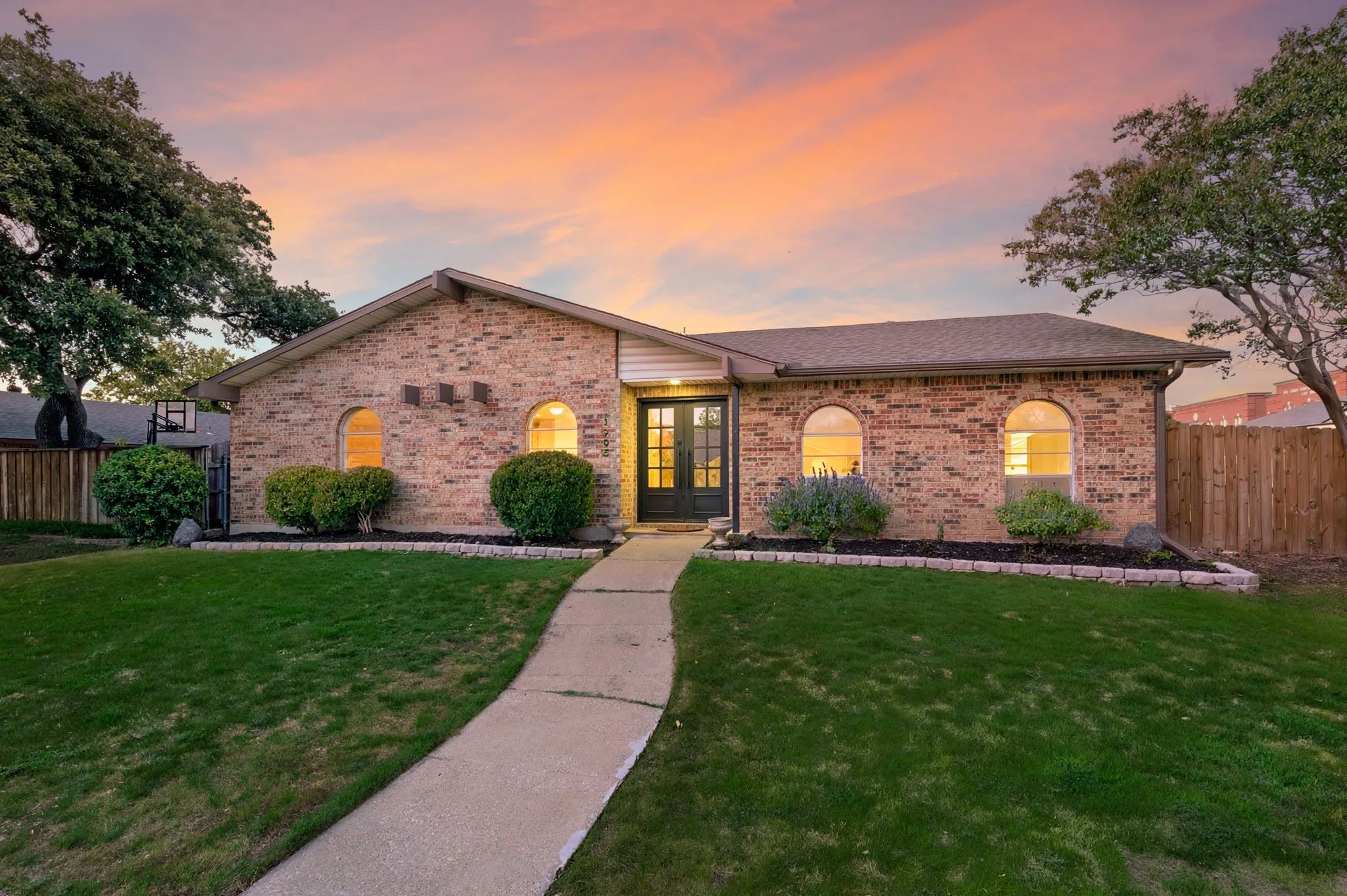 Single Family Residence For Sale in Denton County , 1905 Castille Drive, Carrollton, Texas 75007, 4 Bedroom, 2 Bathroom, 2 Garage spaces, 2,111 Sqft, built in 1974, mls#21388870, Real Estate Agent in Carrollton, Homes For Sale in Denton county, Homes For Sale in Carrollton, Realtor in Carrollton Texas, Real Estate Brokerage Independent Realty Texas, Luminita Cordes Realtor