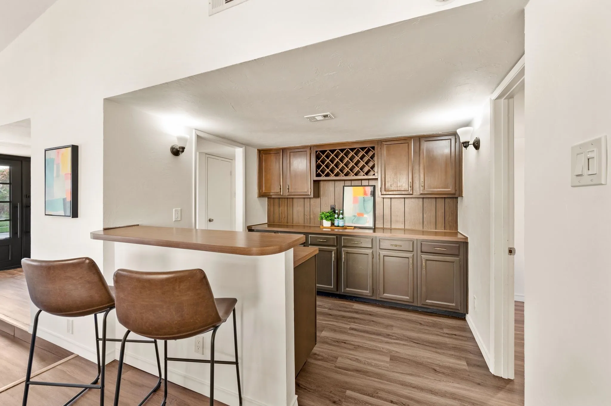 Single Family Residence For Sale in Denton County , 1905 Castille Drive, Carrollton, Texas 75007, 4 Bedroom, 2 Bathroom, 2 Garage spaces, 2,111 Sqft, built in 1974, mls#21388870, Real Estate Agent in Carrollton, Homes For Sale in Denton county, Homes For Sale in Carrollton, Realtor in Carrollton Texas, Real Estate Brokerage Independent Realty Texas, Luminita Cordes Realtor
