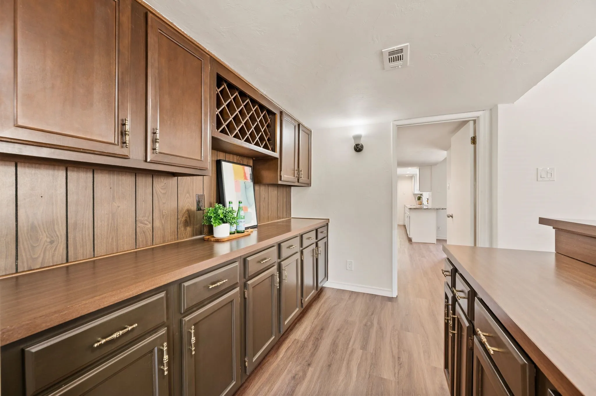 Single Family Residence For Sale in Denton County , 1905 Castille Drive, Carrollton, Texas 75007, 4 Bedroom, 2 Bathroom, 2 Garage spaces, 2,111 Sqft, built in 1974, mls#21388870, Real Estate Agent in Carrollton, Homes For Sale in Denton county, Homes For Sale in Carrollton, Realtor in Carrollton Texas, Real Estate Brokerage Independent Realty Texas, Luminita Cordes Realtor